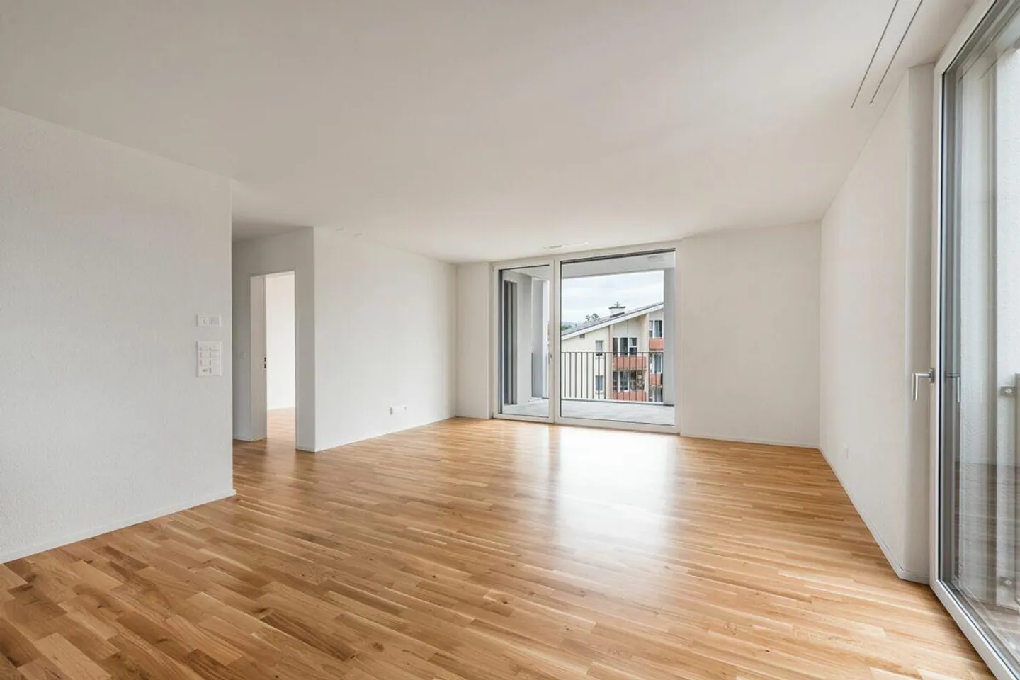 Modern 3½ Room Ground Floor Apartment Seeks New Tenants - Photo 4 of 11