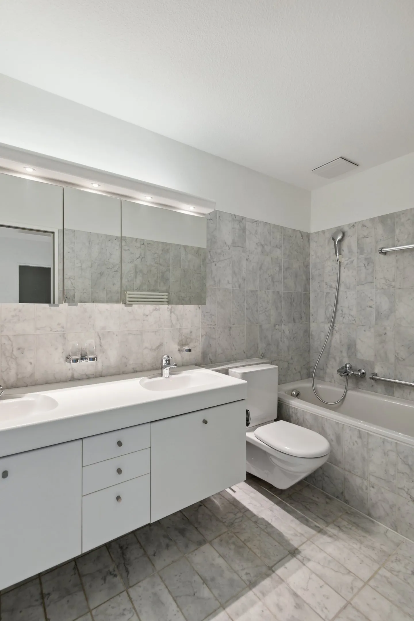 Appartamento di Lusso con Giardino Vicino al Lago - Foto 6 di 10