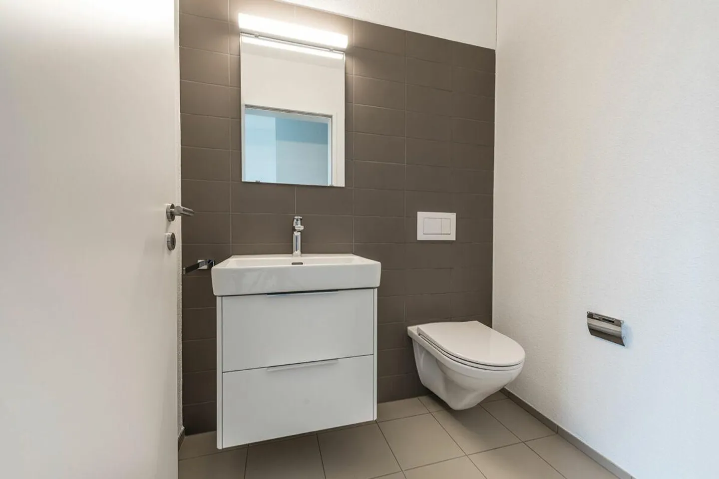 Modern 3½ Room Ground Floor Apartment Seeks New Tenants - Photo 8 of 11