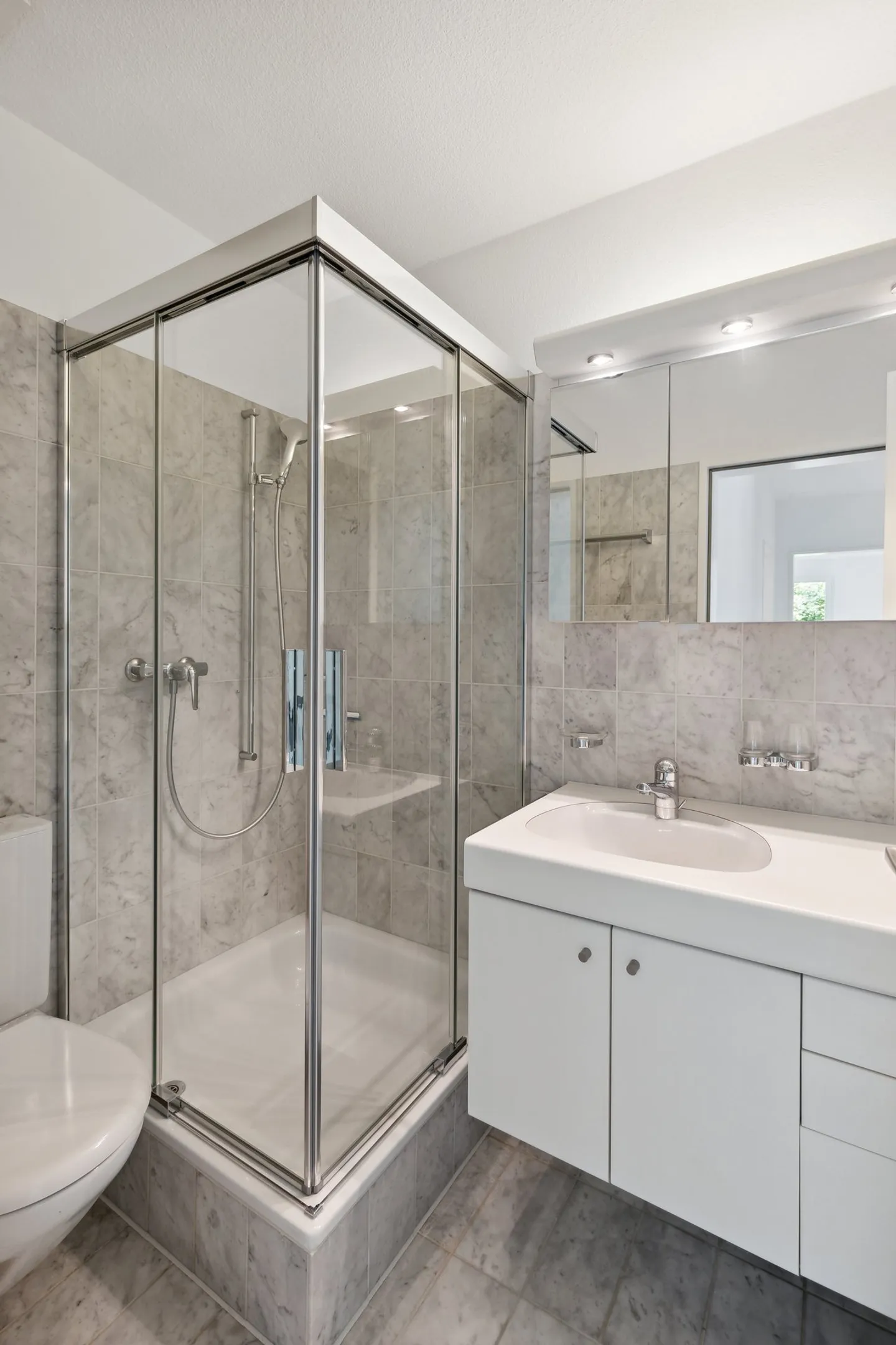 Appartamento di Lusso con Giardino Vicino al Lago - Foto 7 di 10