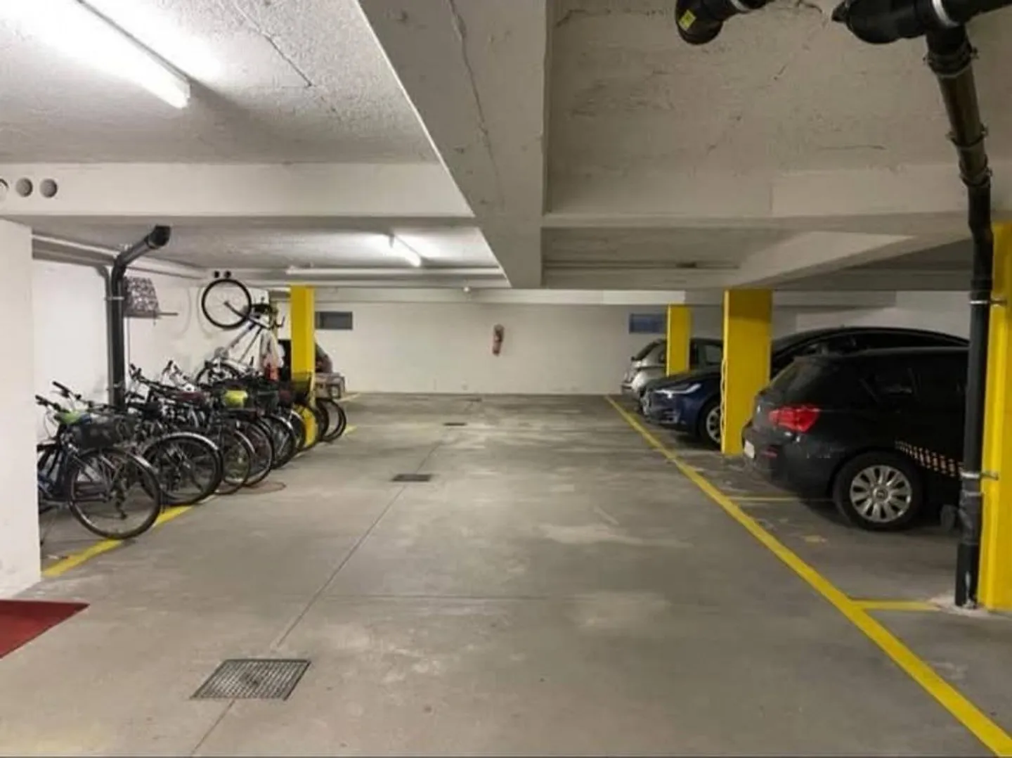 Single Parking Space - Photo 3 of 5