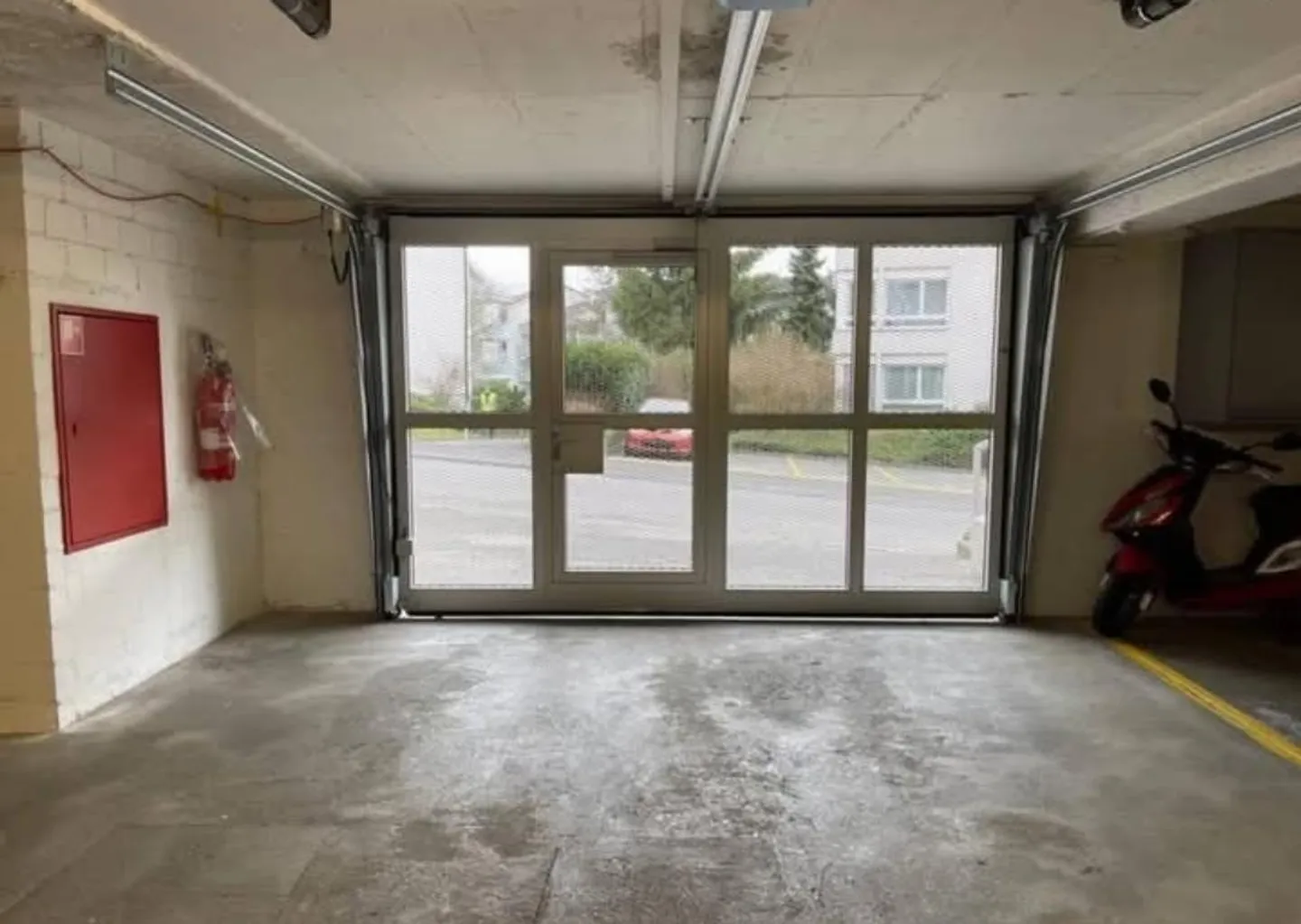 Single Parking Space - Photo 4 of 5