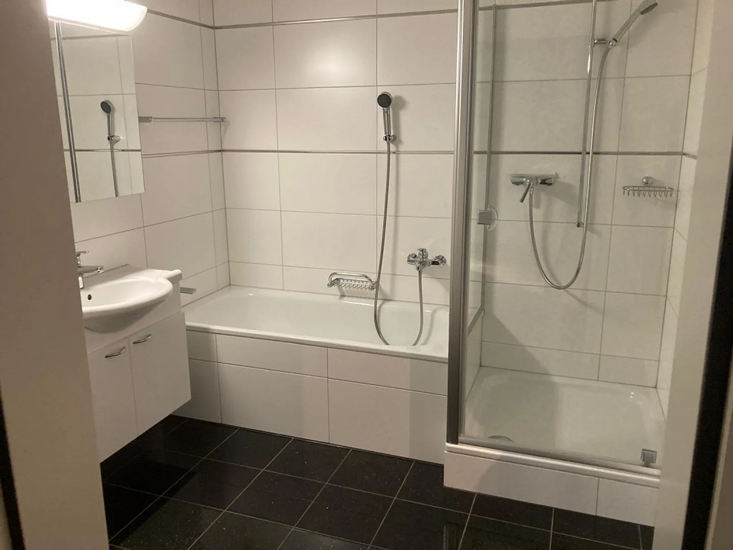 Beautiful sunny 3.5 room garden apartment - Photo 19 of 26