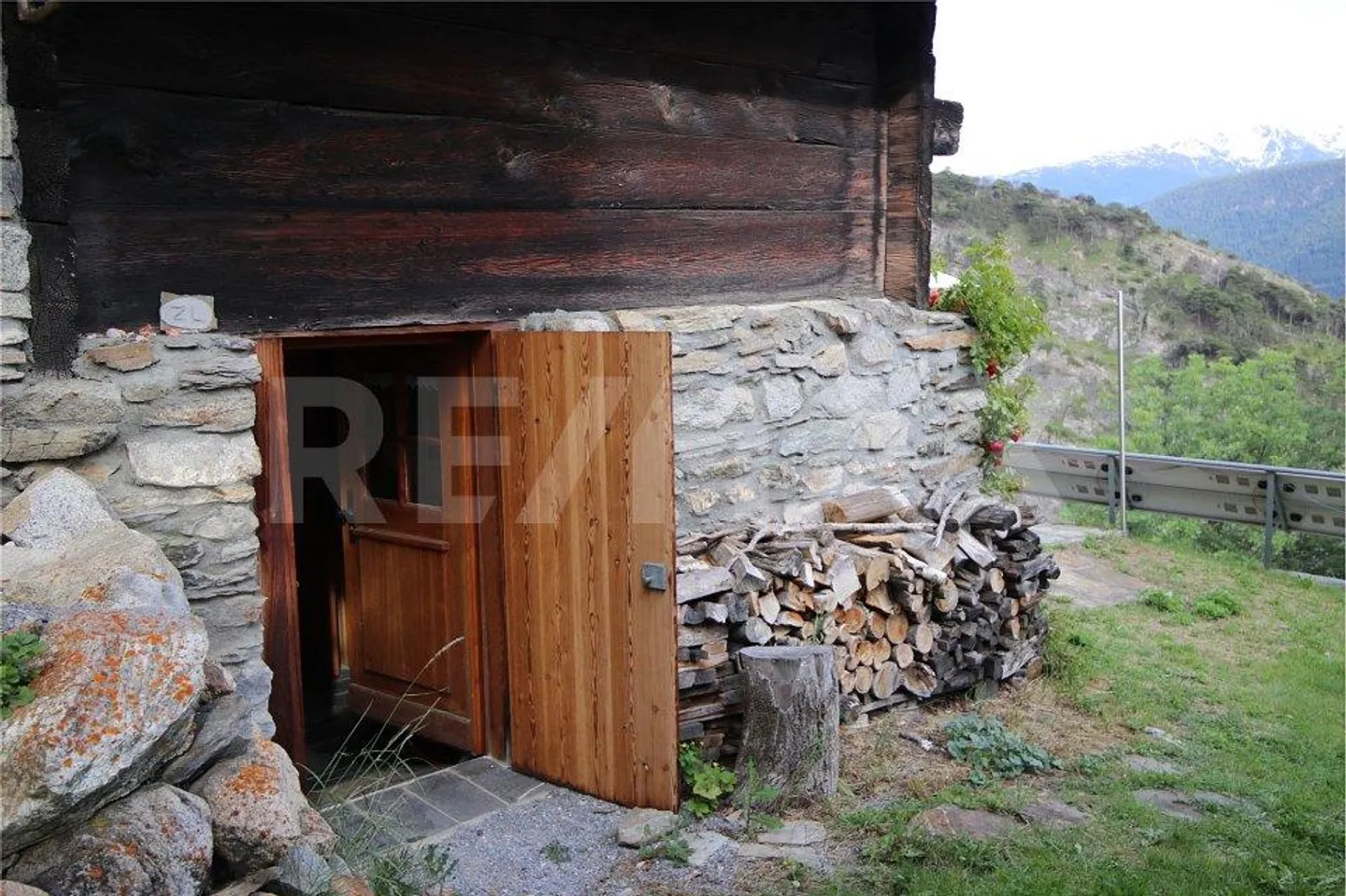 Rare gem with beautiful view - Photo 8 of 13