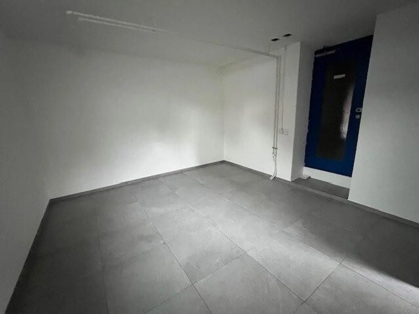 Salle de bricolage à louer - Photo 2 sur 4