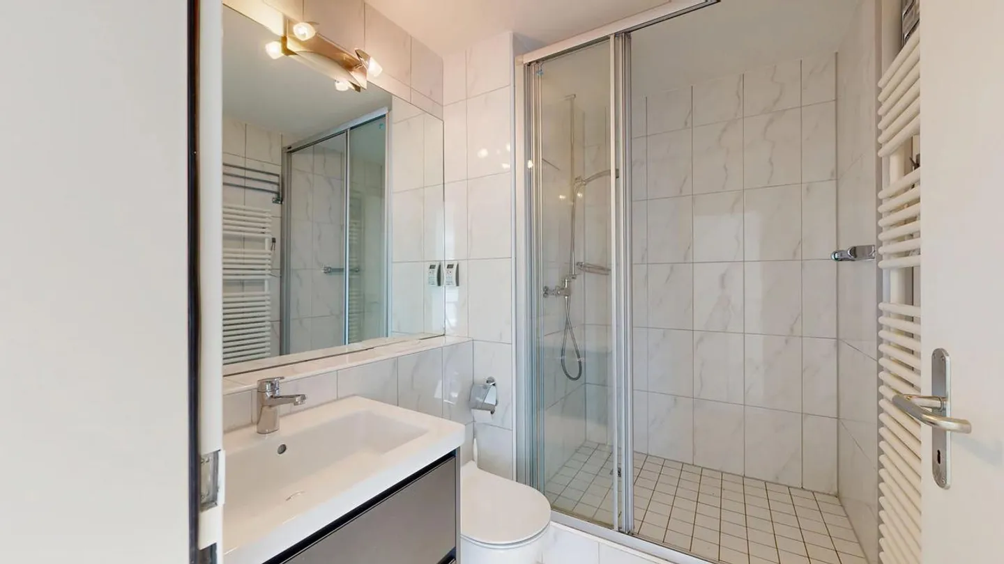 Appartement lumineux de 3,5 pièces avec place de parking - Photo 8 sur 14