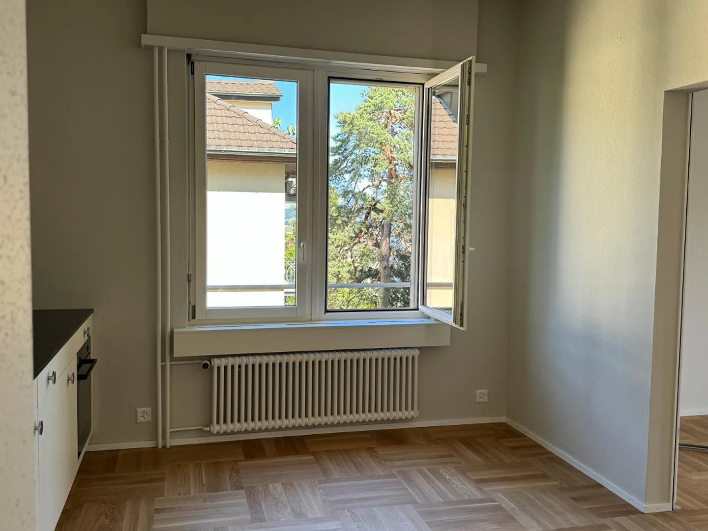 Frisch renovierte 2.5-Zi-Wohnung EG nahe der Universität St. Gallen - Foto 4 di 10