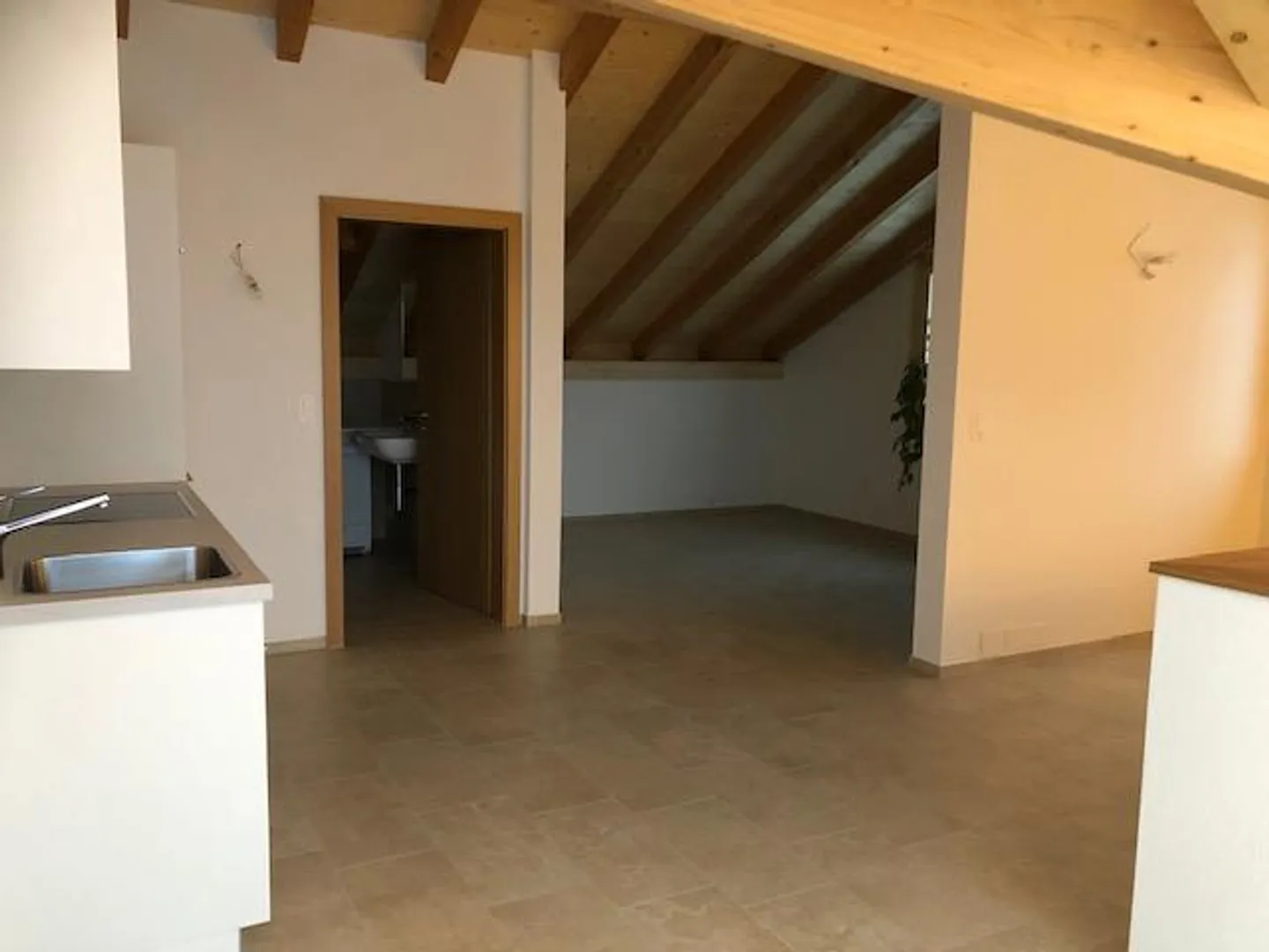 helle 1 1/2 Zimmer Wohnung zu vermieten - Foto 2 von 4