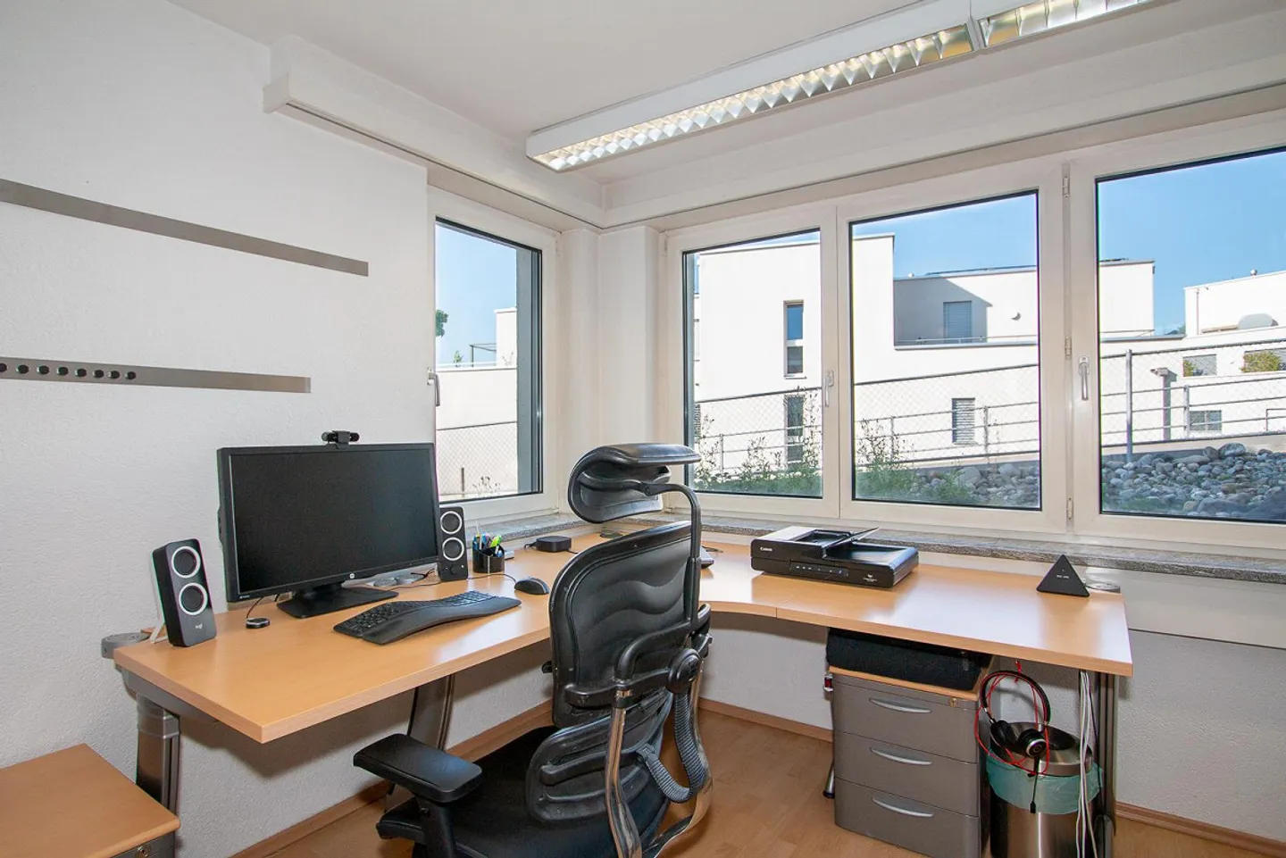 Edificio residenziale e commerciale in una posizione tranquilla e soleggiata con la migliore vista - Foto 21 di 30
