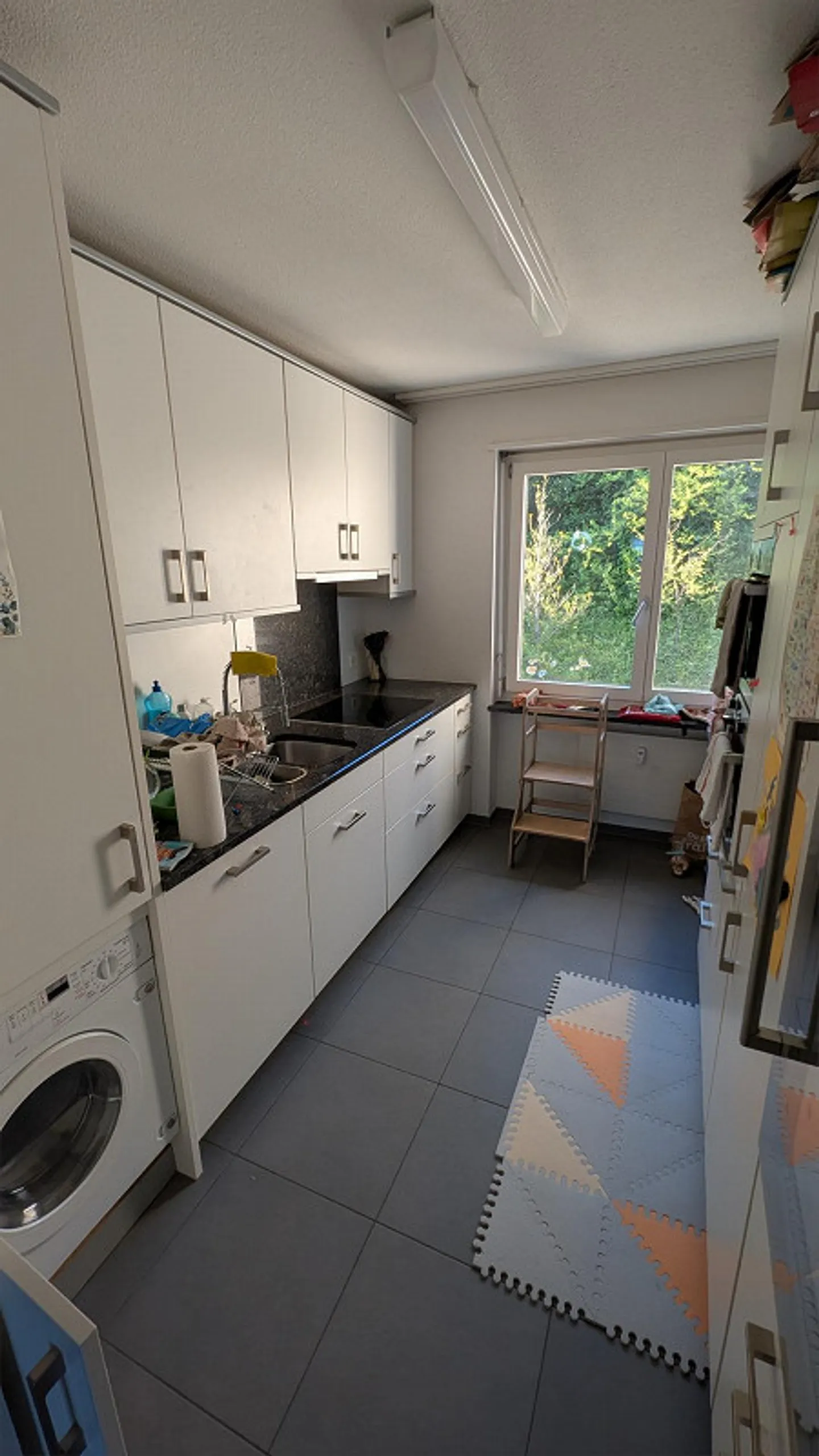 Charmante appartement 3.5 pièces dans un emplacement central - Photo 3 sur 9