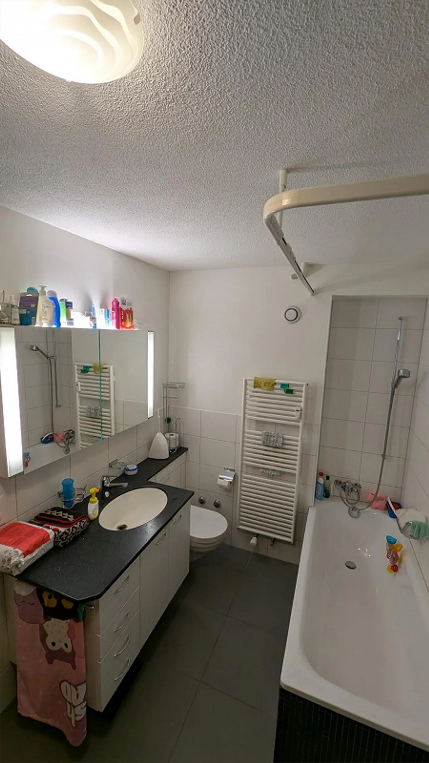 Charmante appartement 3.5 pièces dans un emplacement central - Photo 7 sur 9