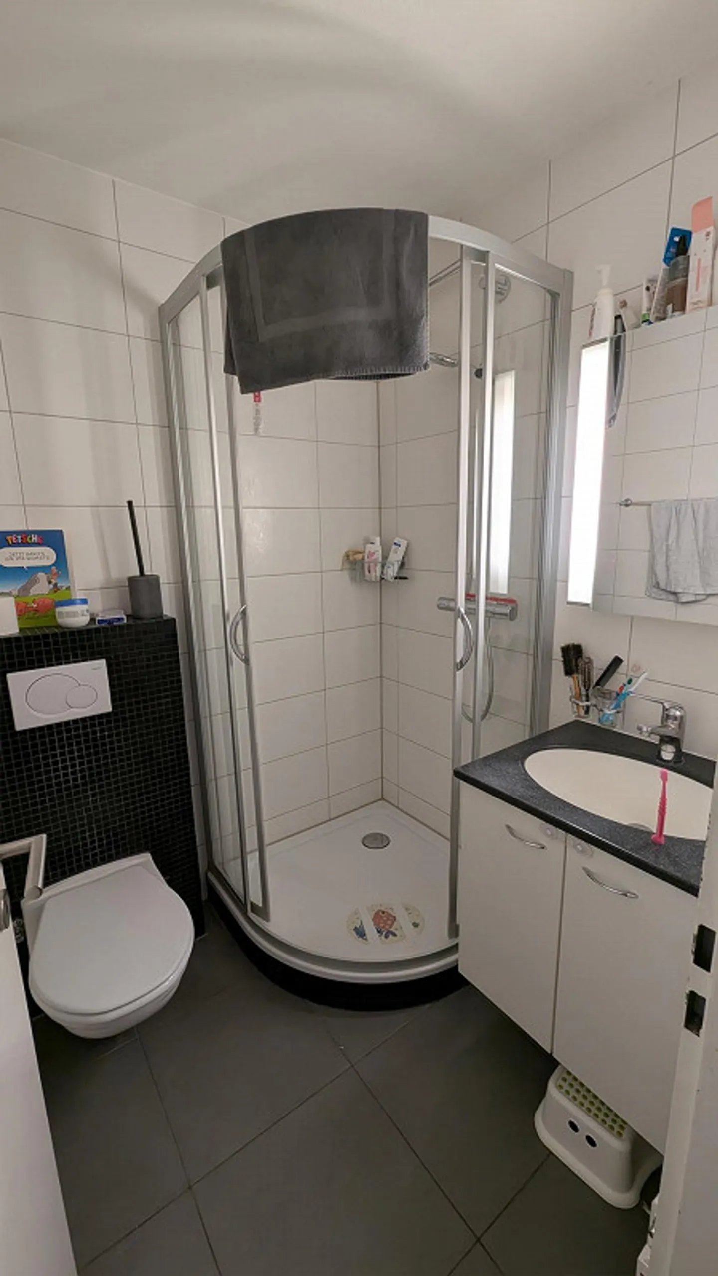 Charmante appartement 3.5 pièces dans un emplacement central - Photo 8 sur 9