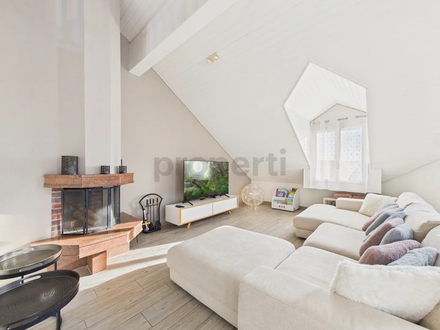 Élégante 4.5 pièces  maisonnette avec balcon ensoleillé à Treycovagnes - Foto 2 von 12