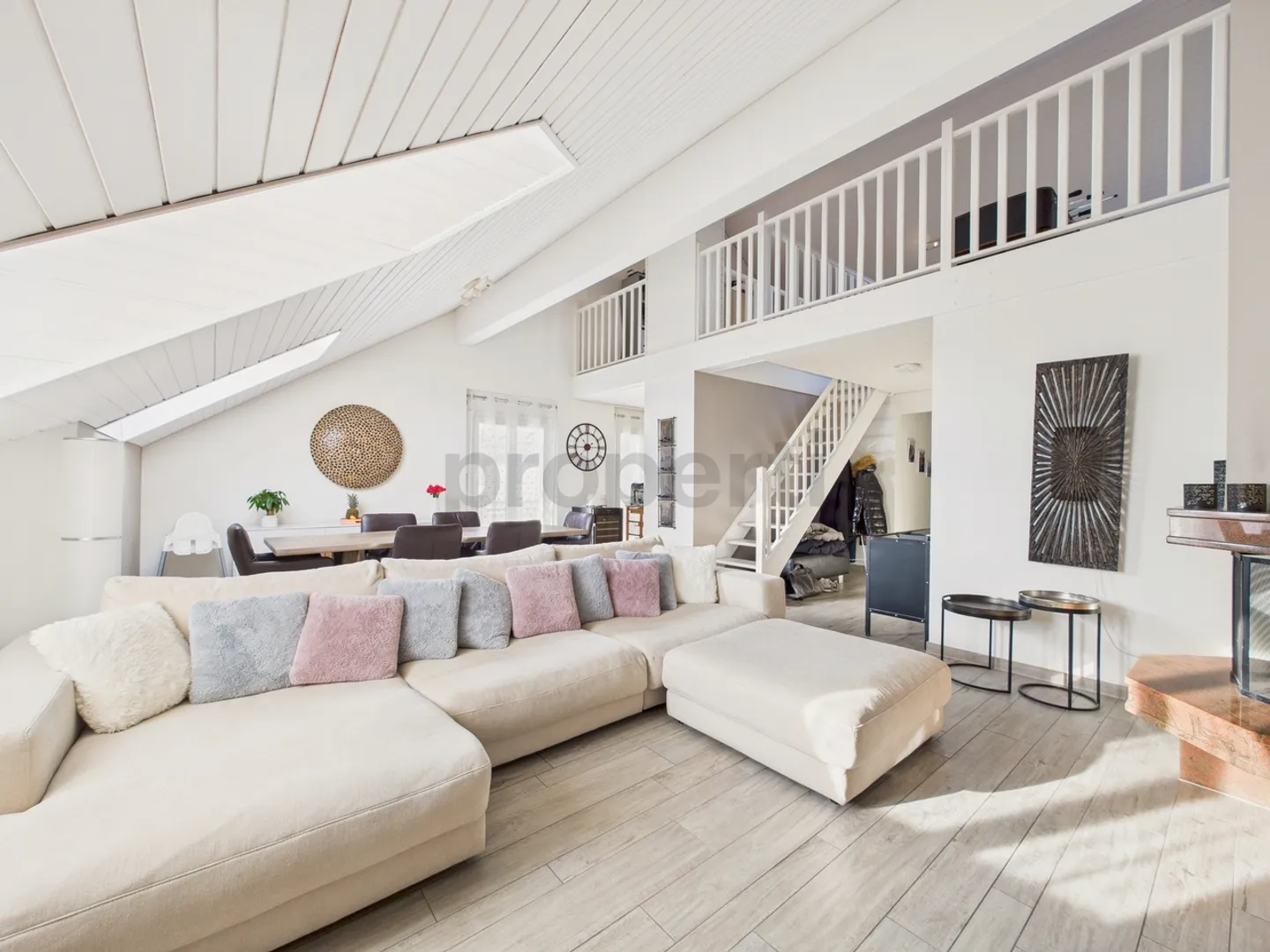 Élégante 4.5 pièces  maisonnette avec balcon ensoleillé à Treycovagnes - Foto 1 von 12