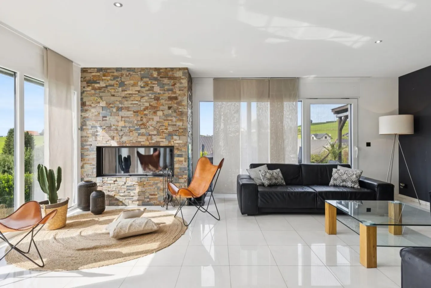 Family home with independent apartment - Photo 4 of 13