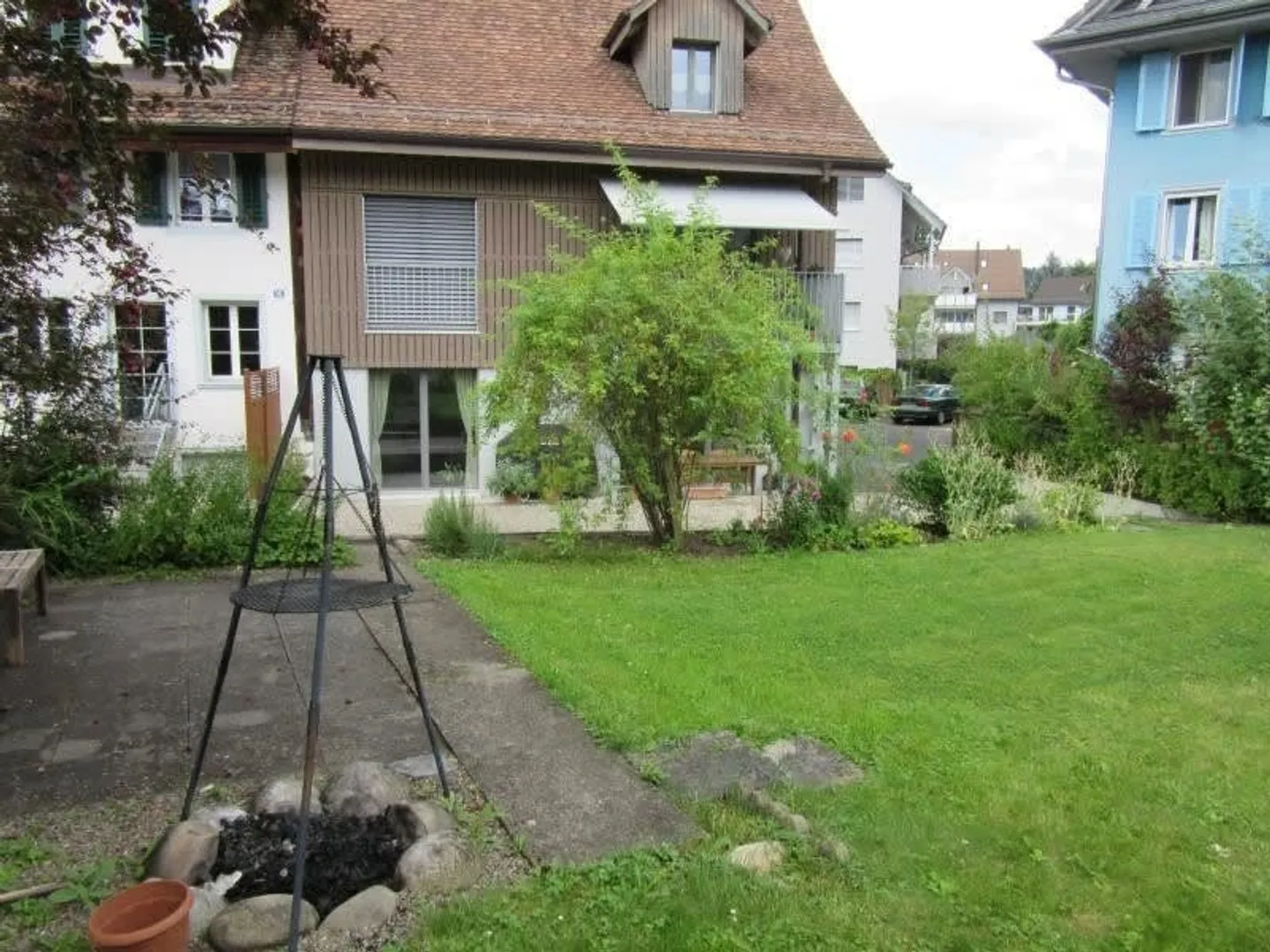 Section de maison avec part de jardin (exposition sud) et énorme cave naturelle (40m2). - Photo 2 sur 12