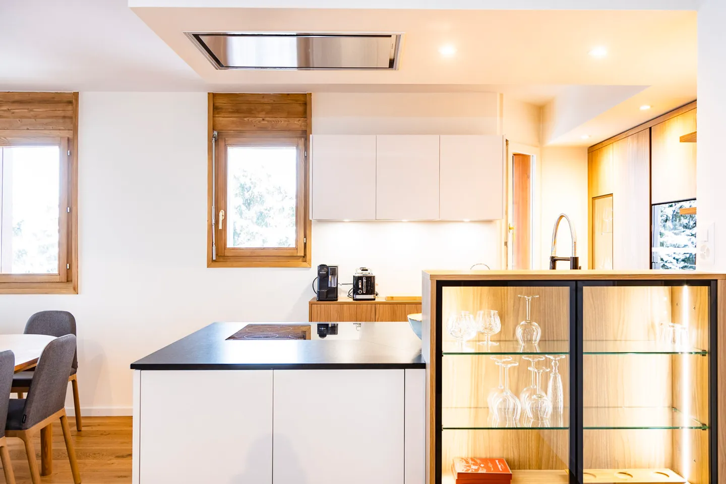 FULLY RENOVATED APARTMENT FOR WEEKLY RENTAL - Photo 7 of 13