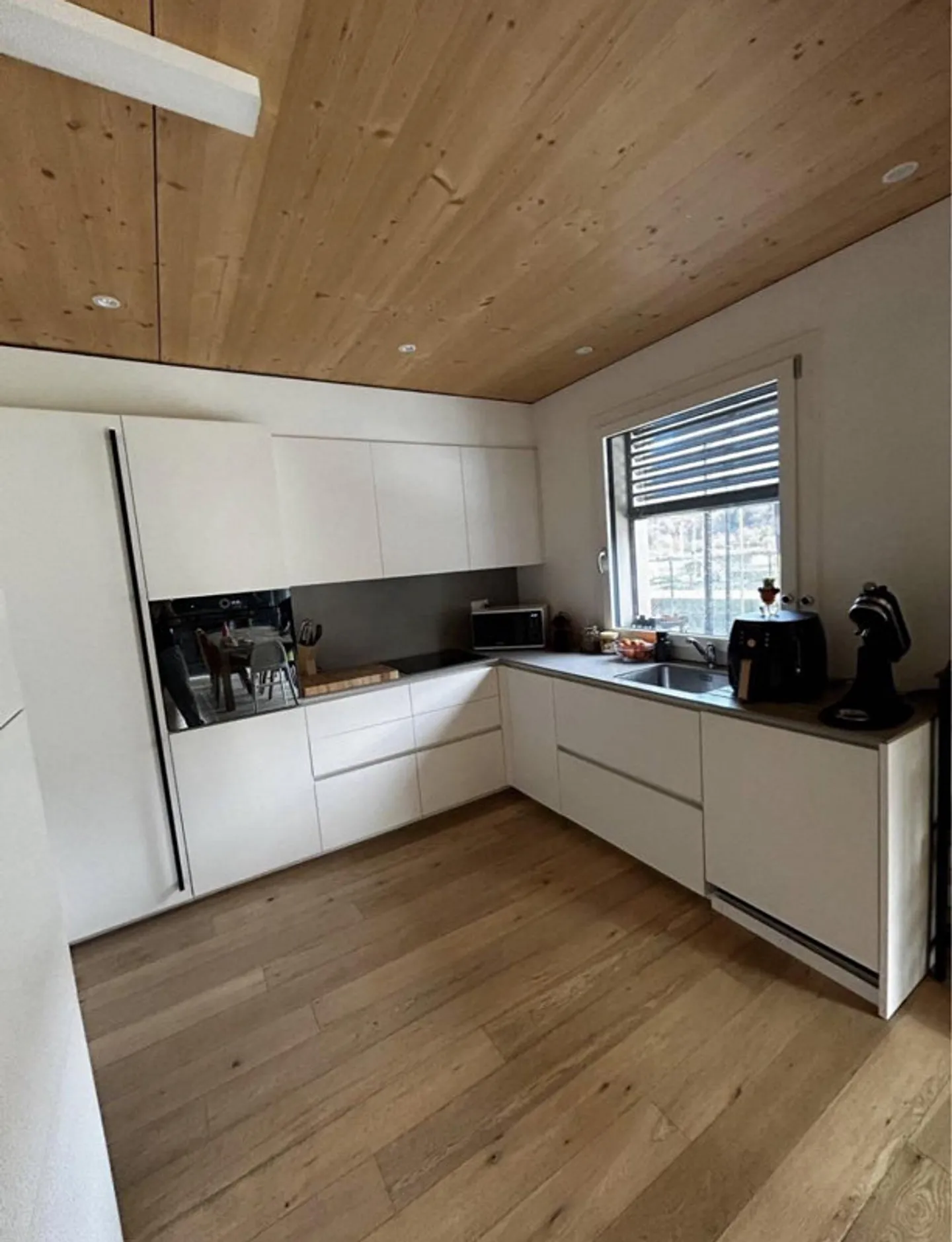 Maison unifamiliale avec de grands parkings - Photo 3 sur 5