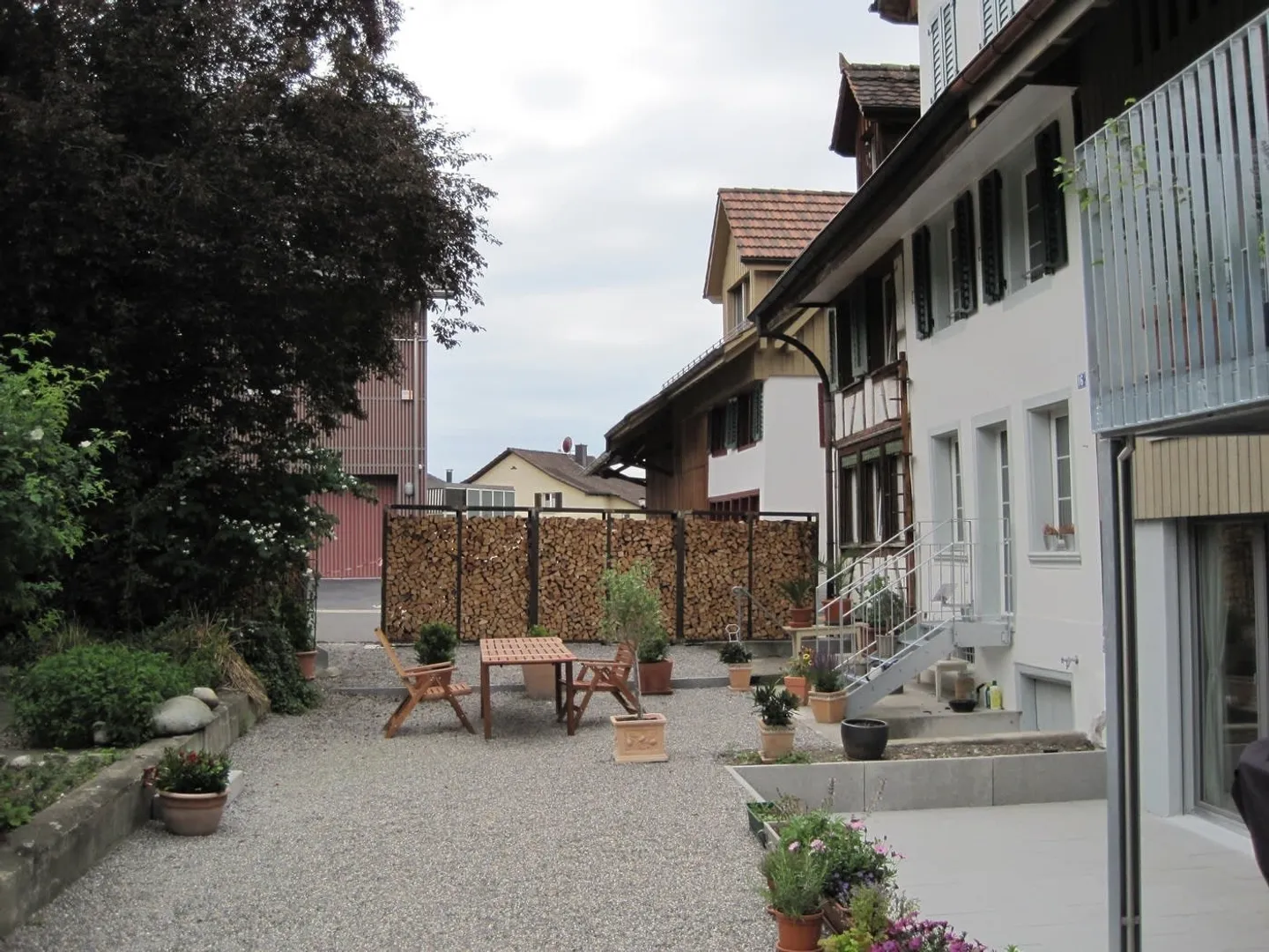 Section de maison avec part de jardin (exposition sud) et énorme cave naturelle (40m2). - Photo 1 sur 12
