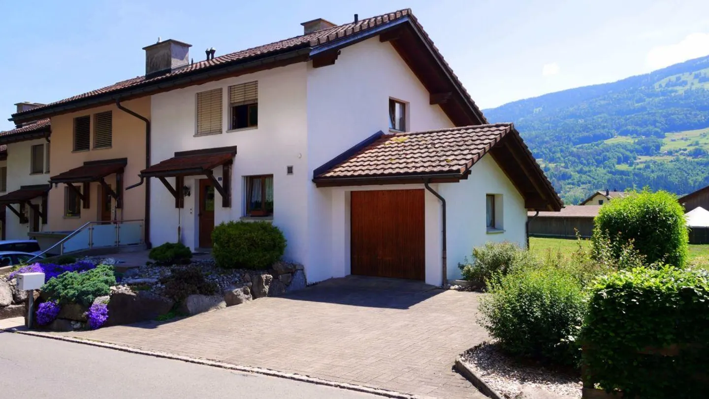 Casa unifamiliare (casa d'angolo) - Foto 3 di 15