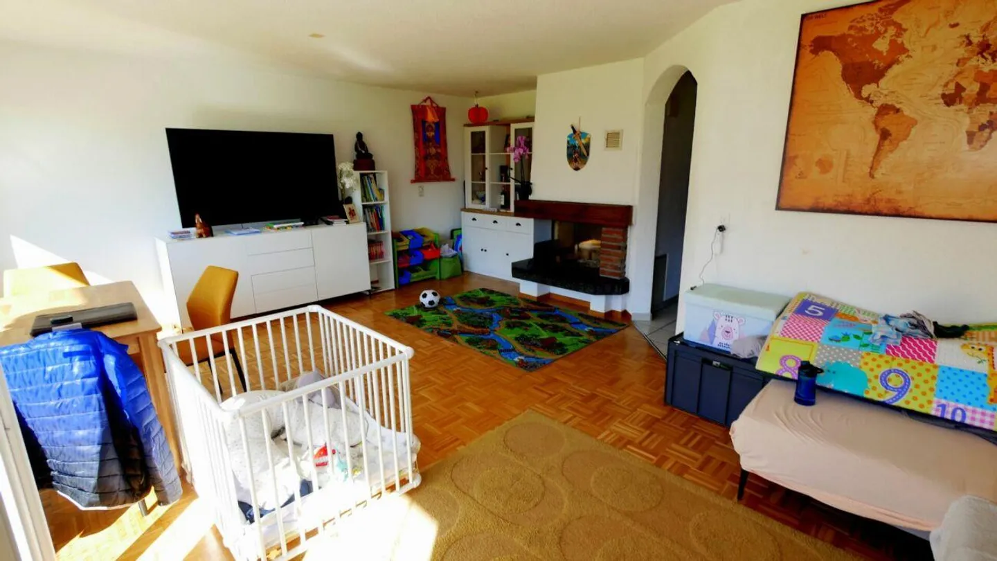 Casa unifamiliare (casa d'angolo) - Foto 7 di 15
