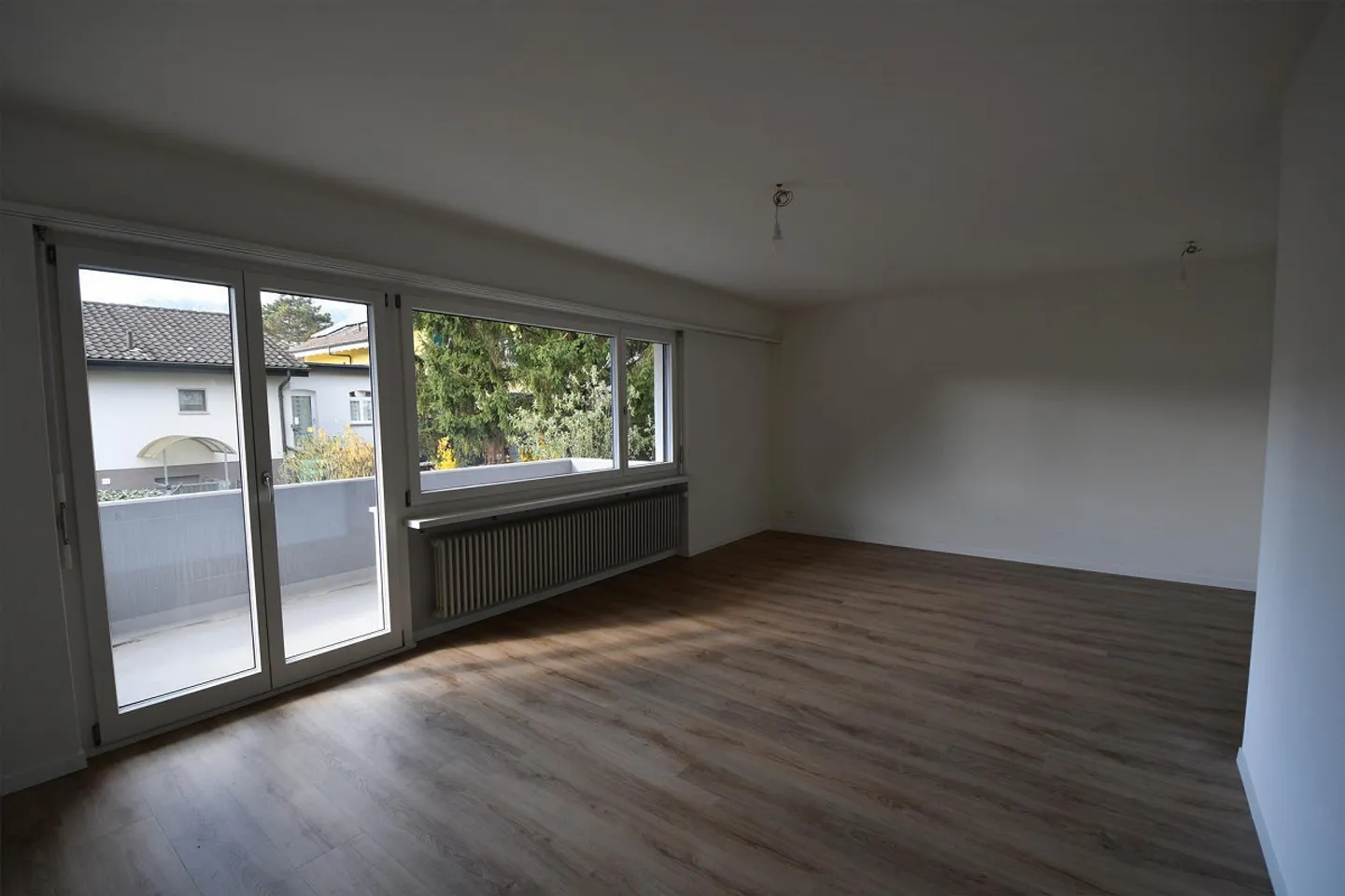 Newly renovated 3-room apartment in a quiet and central location in Aesch - Photo 1 of 7