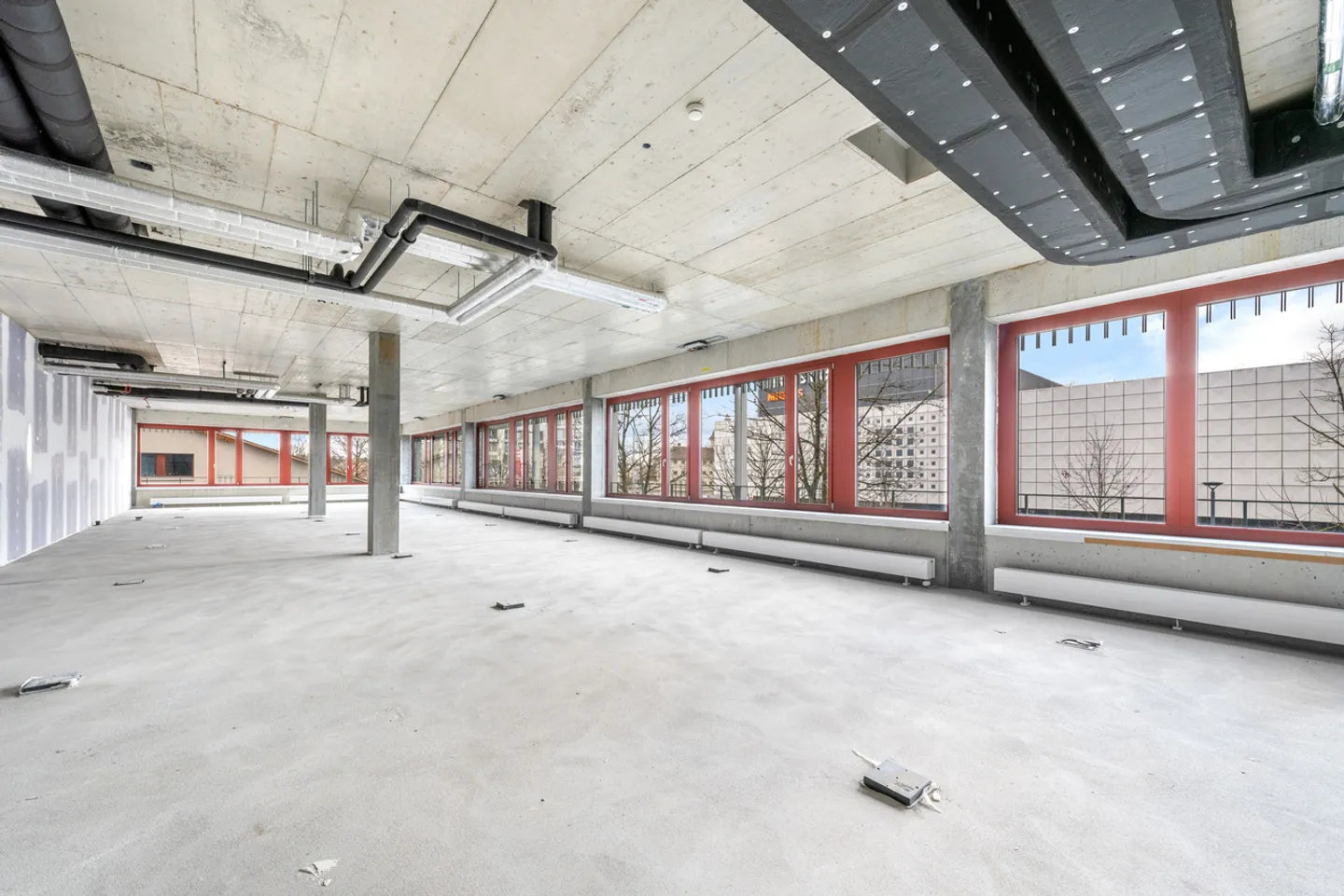 Spazio pratico con futuro nel cuore di Uster - Foto 6 di 9