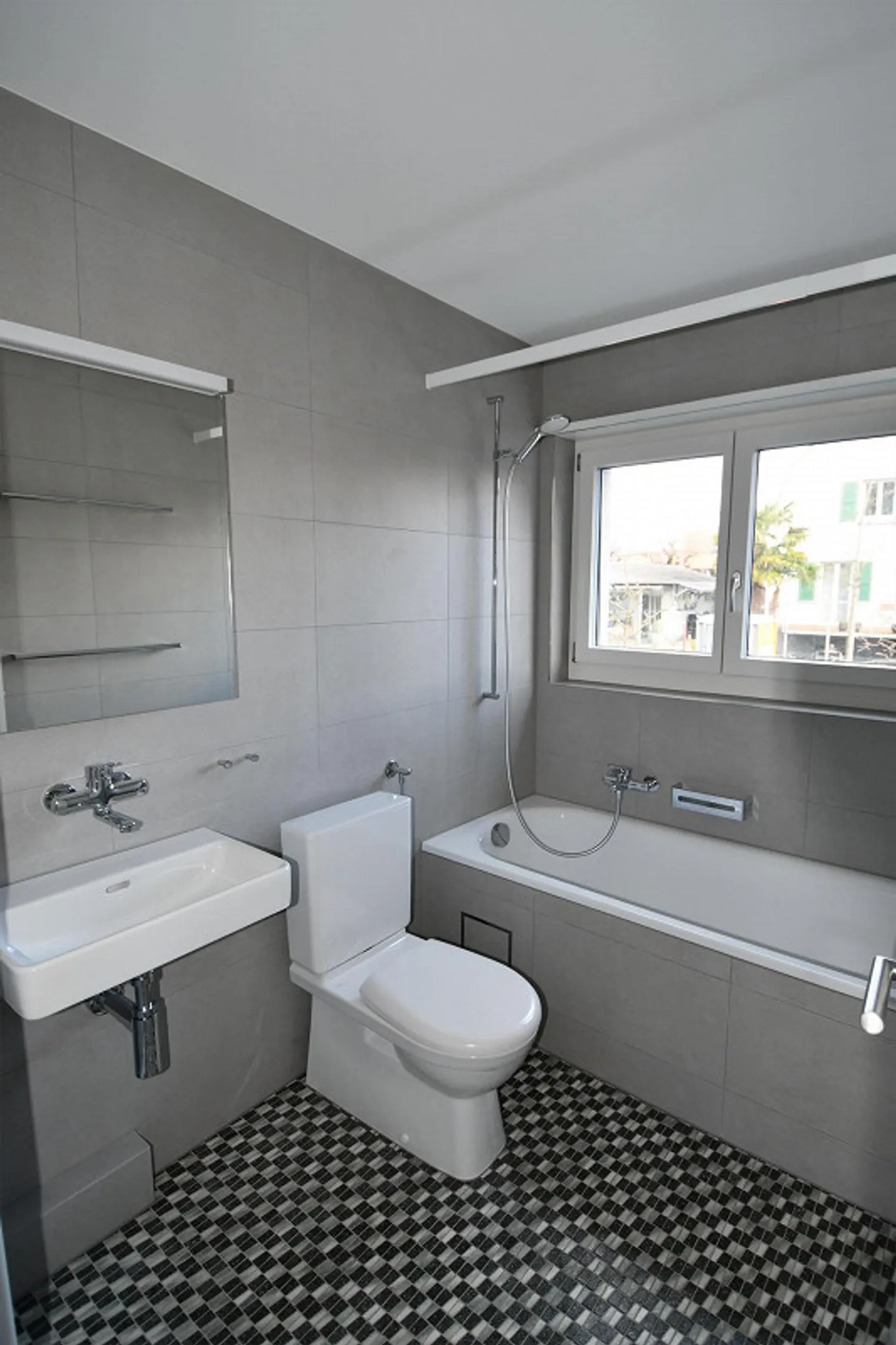 Newly renovated 3-room apartment in a quiet and central location in Aesch - Photo 5 of 7