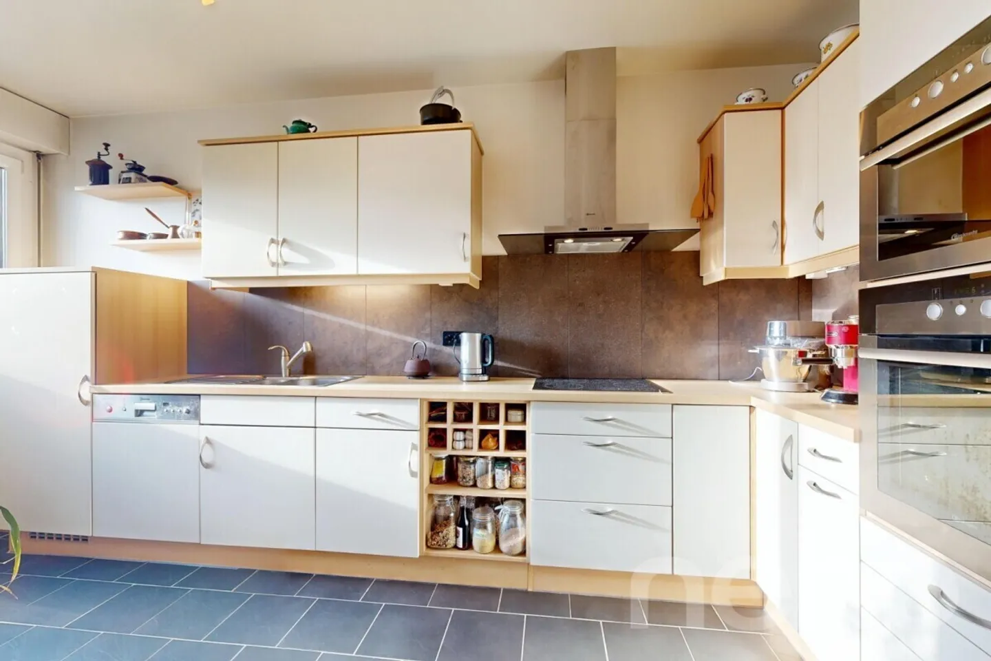 Spacious family apartment of 114 m², bright, in the heart of Geneva - Photo 4 of 12