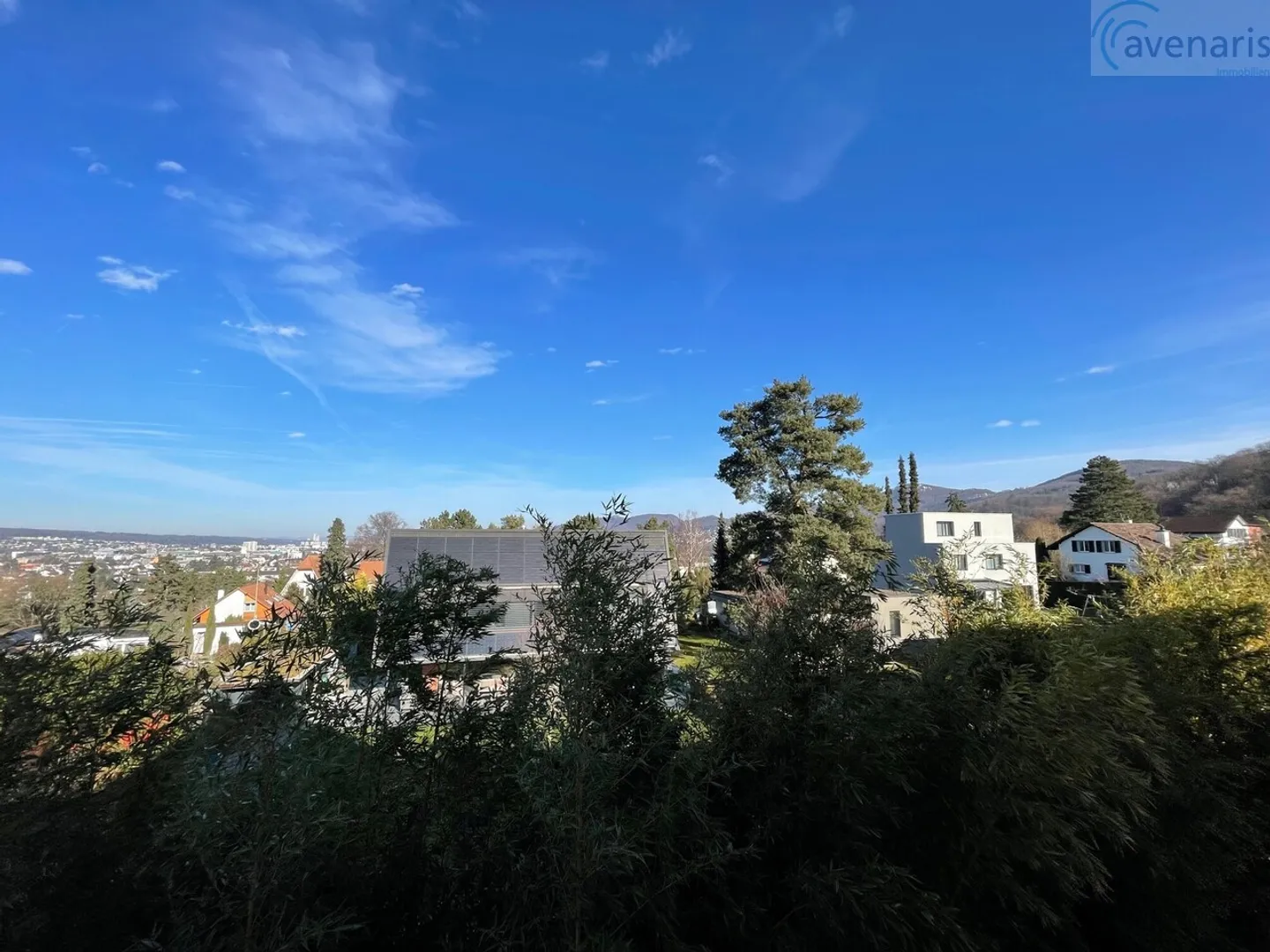 Einfamilienhaus mit grossem Garten (renovierungsbedürftig) - Foto 1 von 2