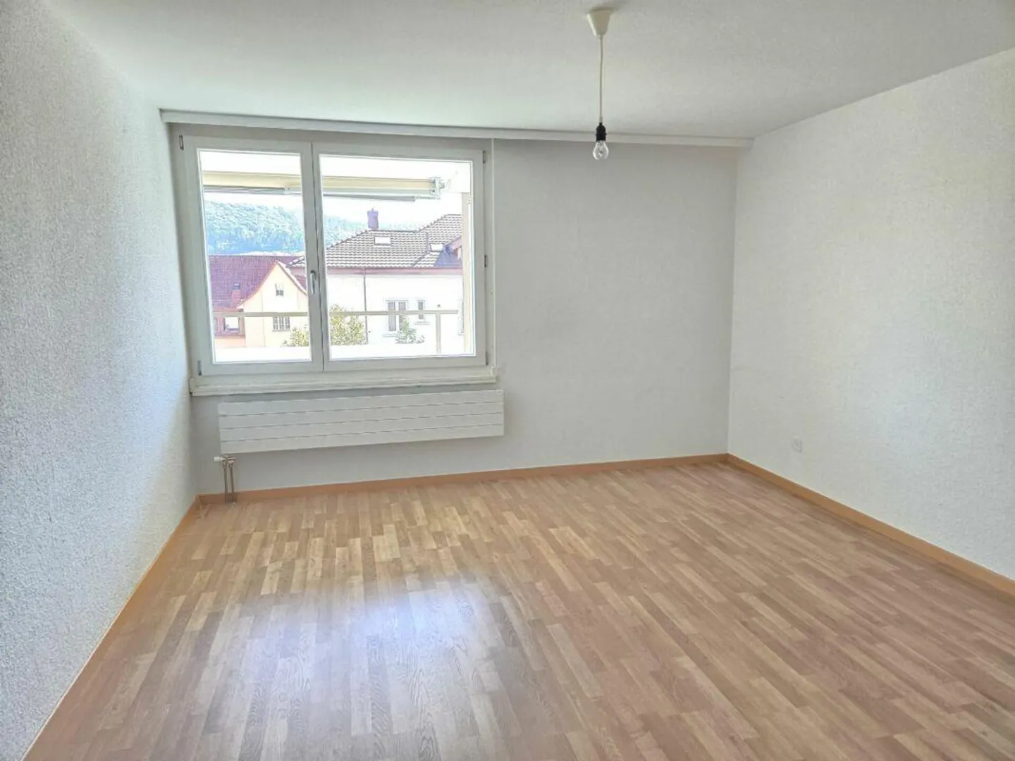 Superbe appartement 3½ pièces avec deux balcons et parking extérieur - Photo 4 sur 9