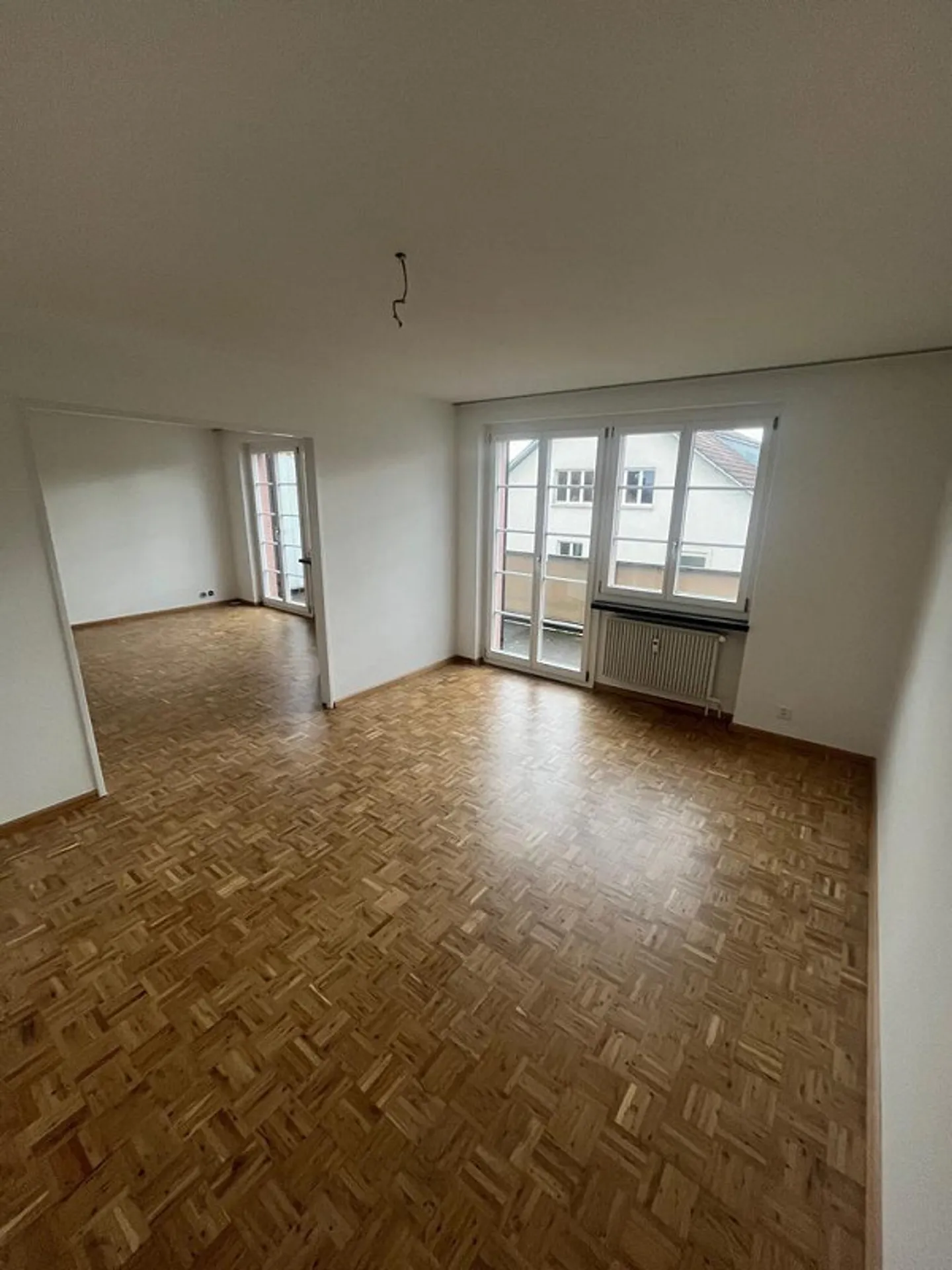 Appartement en duplex spacieux au centre du village - Photo 3 sur 11