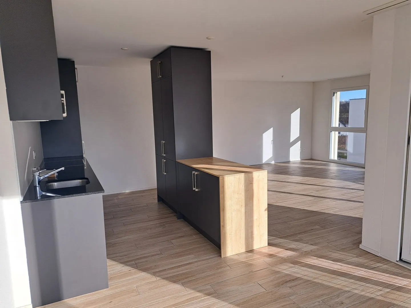 Bel appartement lumineux 4,5 pièces - Photo 2 sur 8