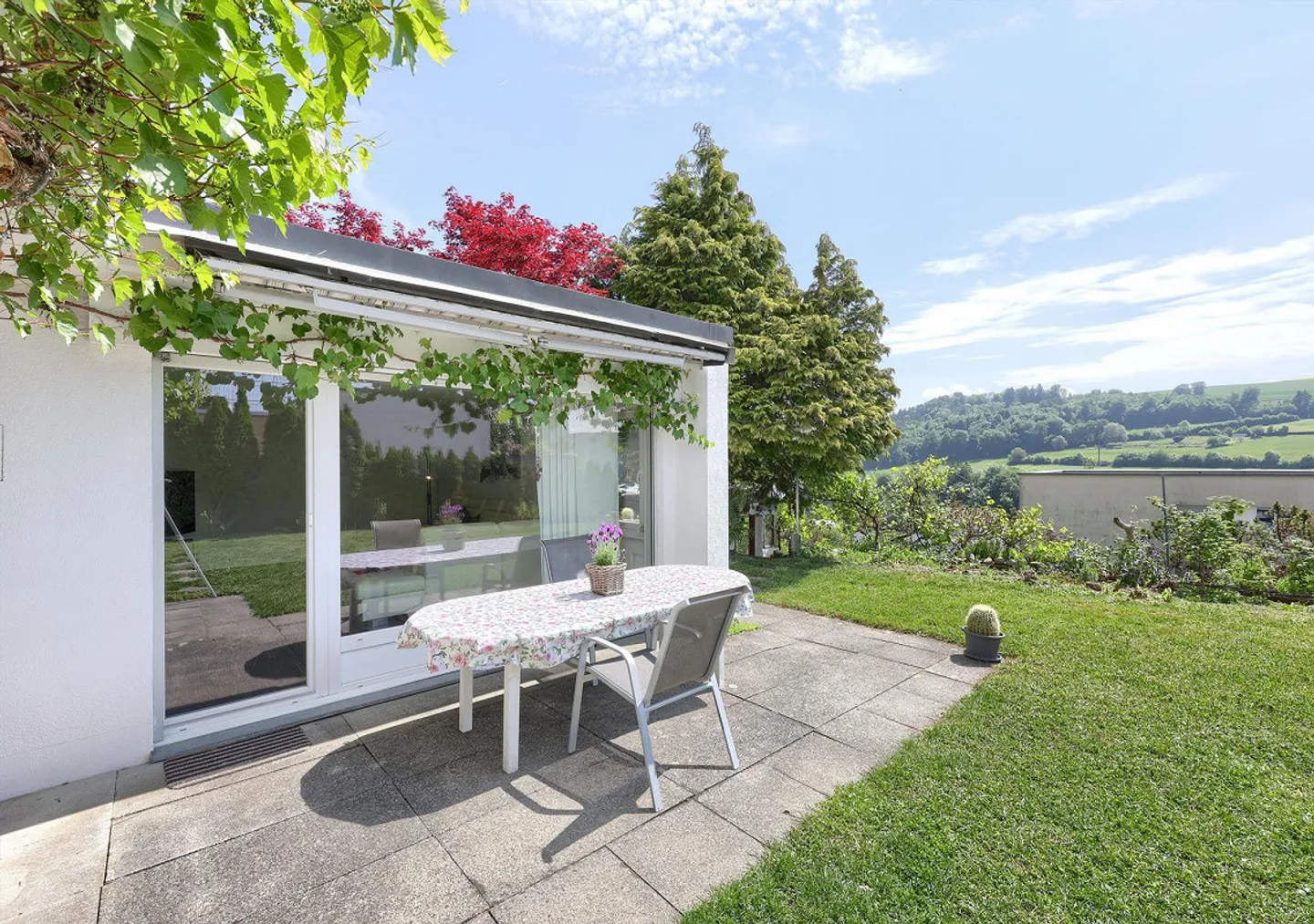 Sonniges Terrassenhaus mit Garten - Foto 1 von 15