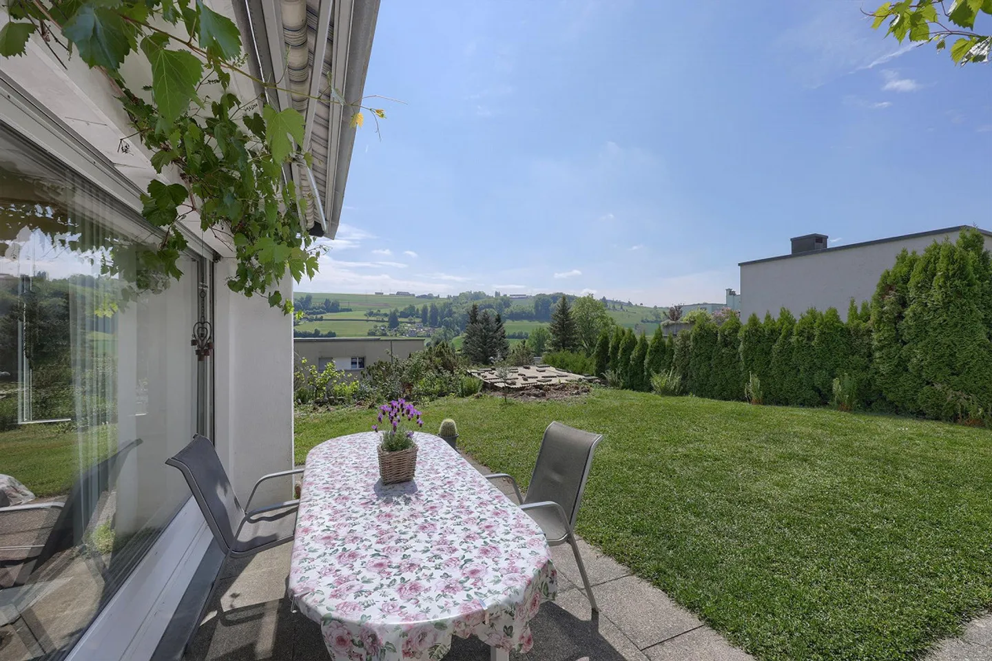 Sonniges Terrassenhaus mit Garten - Foto 13 von 15