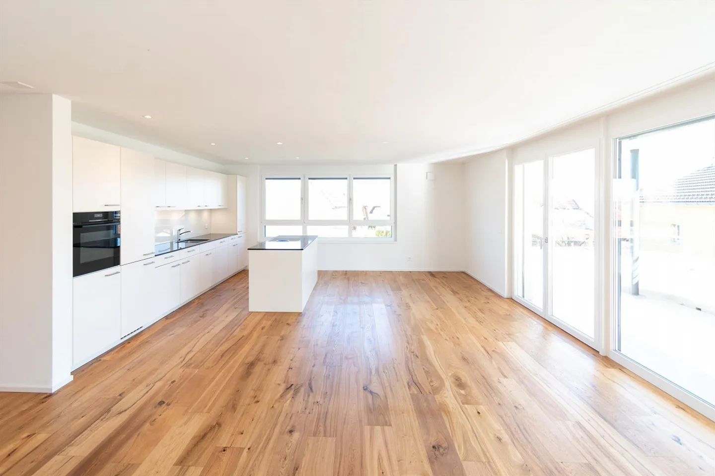 Moderno appartamento di 3,5 stanze con grande balcone e vicino al lago - Foto 3 di 15