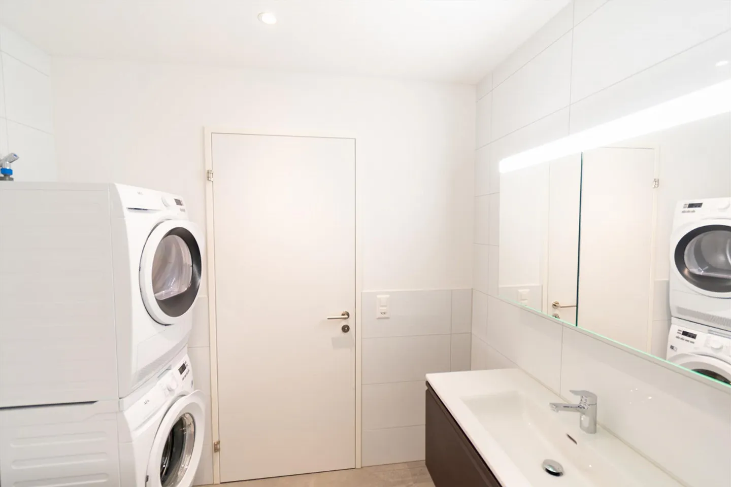 Moderno appartamento di 3,5 stanze con grande balcone e vicino al lago - Foto 8 di 15