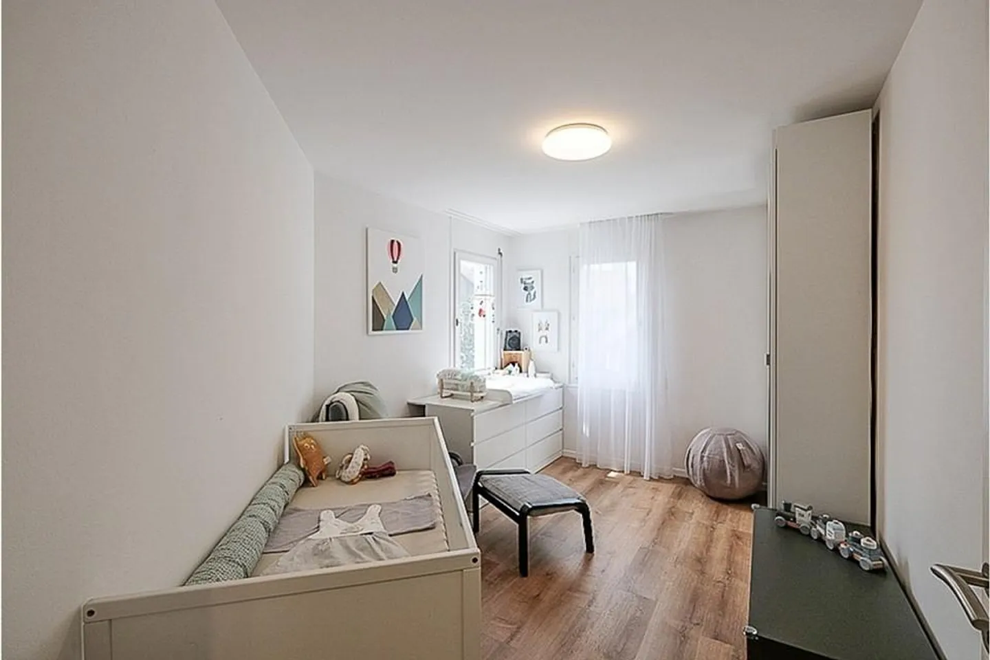 Appartement en duplex de 4,5 pièces élégant dans un emplacement calme et central... - Photo 5 sur 13