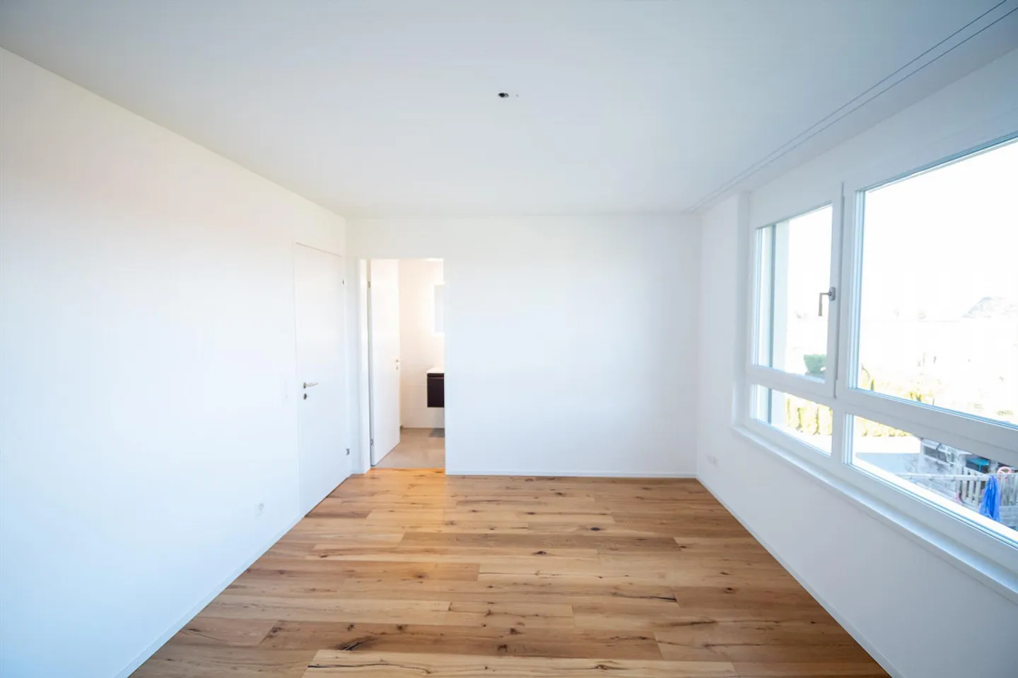 Moderno appartamento di 3,5 stanze con grande balcone e vicino al lago - Foto 9 di 15