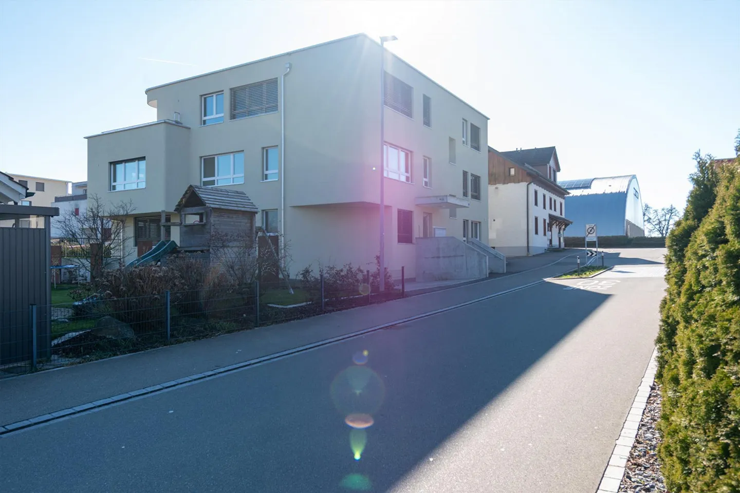 Moderno appartamento di 3,5 stanze con grande balcone e vicino al lago - Foto 14 di 15