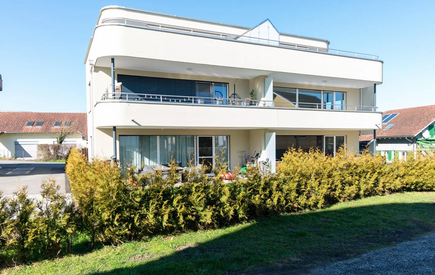 Moderno appartamento di 3,5 stanze con grande balcone e vicino al lago - Foto 15 di 15