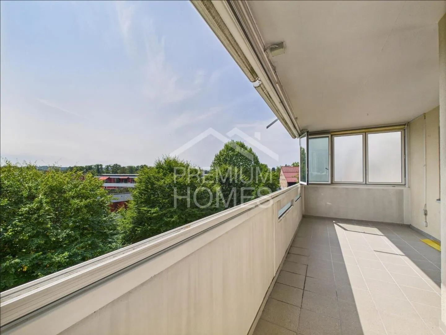 Central & Affordable - Zurich Calls! - Photo 9 of 10