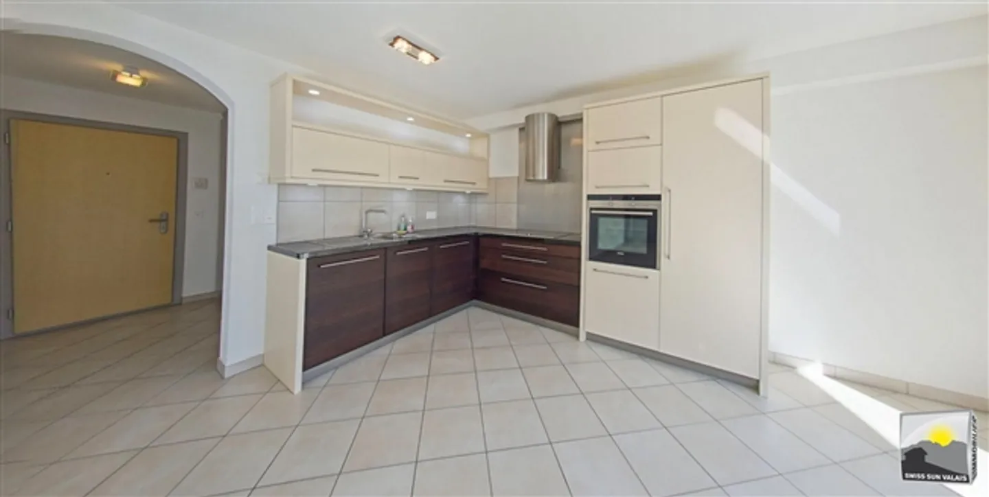 «SAXON/ Je suis "LOVELY" appartement terrasse 2.5 stes de 79 m2 é louer, Schweiz» - Photo 2 sur 19