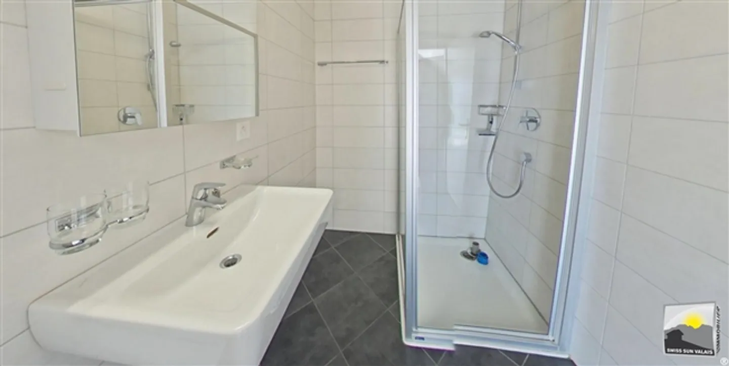 «SAXON/ Je suis "LOVELY" appartement terrasse 2.5 stes de 79 m2 é louer, Schweiz» - Photo 9 sur 19