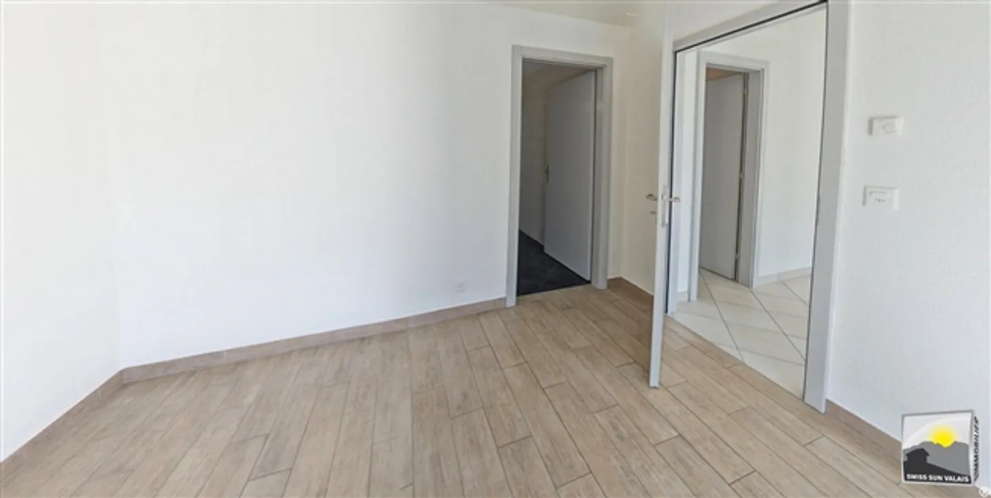 «SAXON/ Je suis "LOVELY" appartement terrasse 2.5 stes de 79 m2 é louer, Schweiz» - Photo 8 sur 19