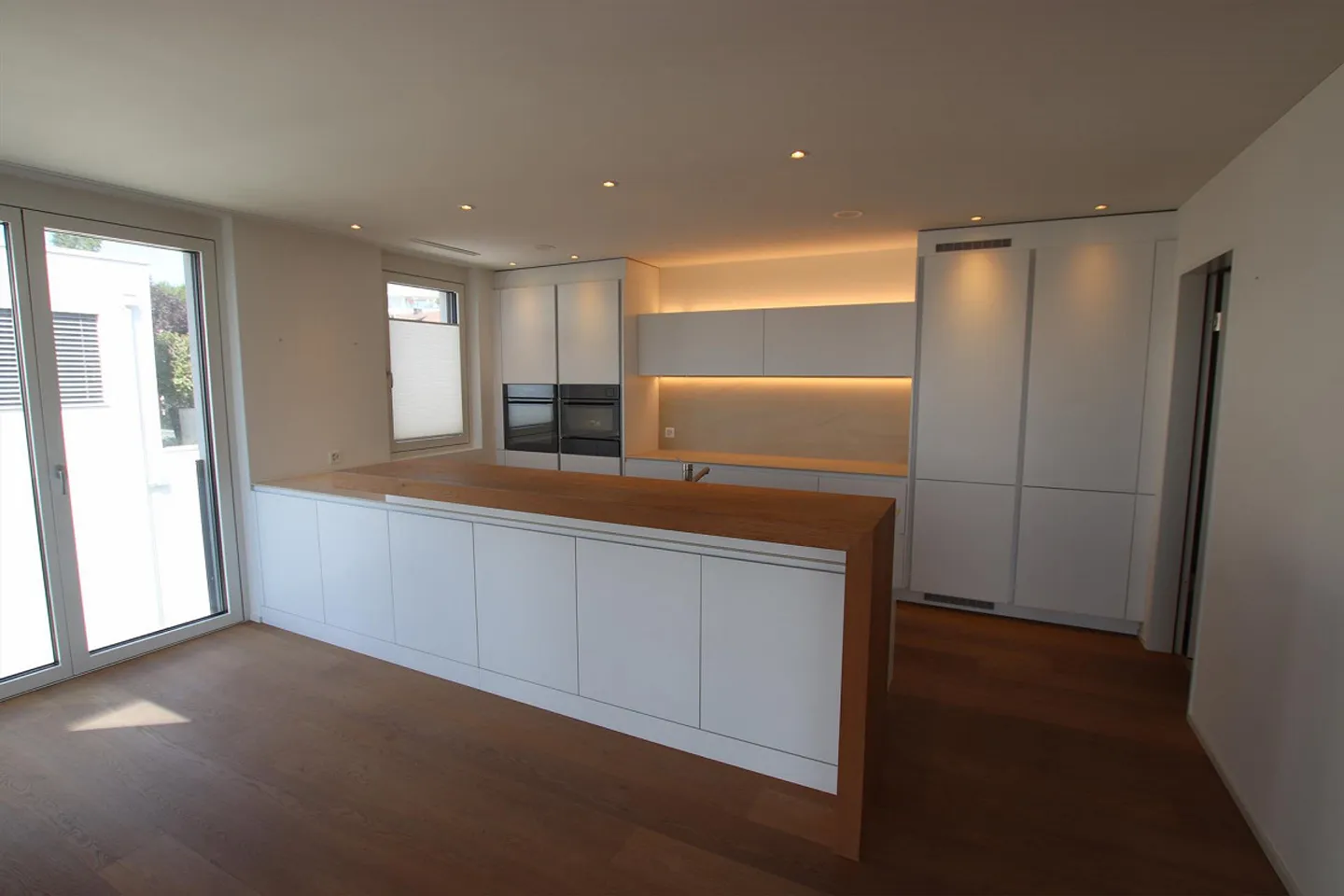 Exclusive 5.5-room penthouse apartment with panoramic view at Hofberg in Wil - Photo 4 of 29