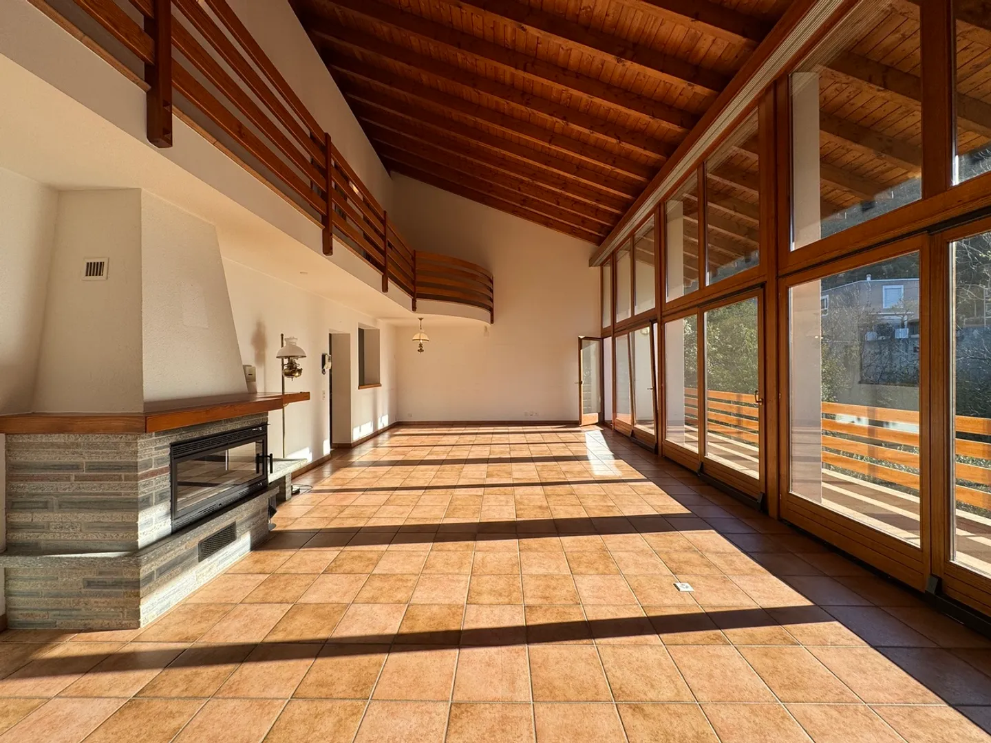 SCHÖNE DOPPELHAUSHÄLFTE 5.5 ZIMMER - Foto 1 von 16