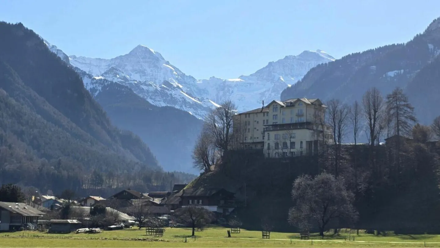 3-Zimmer-Wohnung Nr. 9 mit Sonnenterrasse und zwei Balkonen in der neuen Überbauung Schönbühl 360° in Wilderswil - Foto 3 von 16