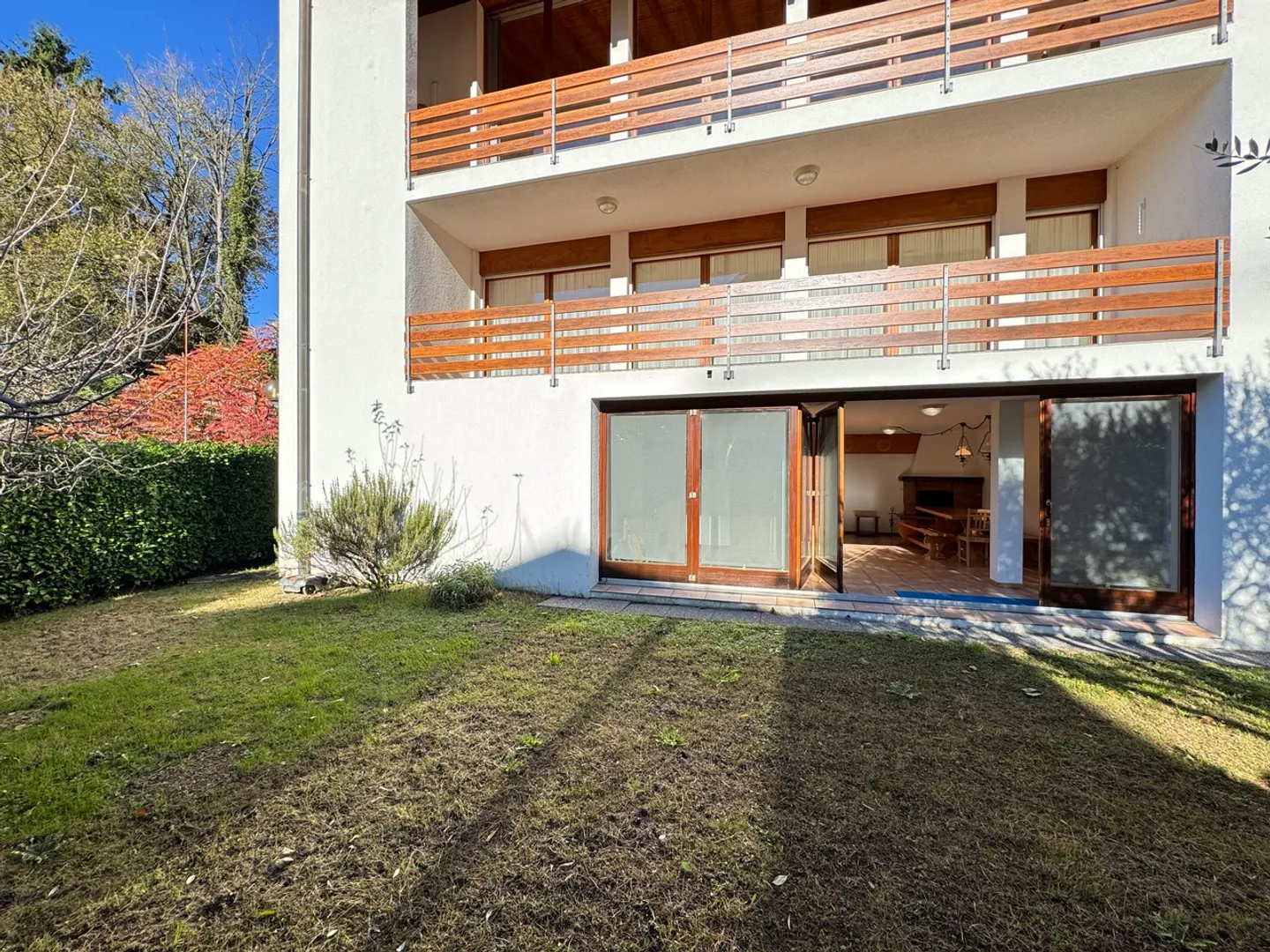 SCHÖNE DOPPELHAUSHÄLFTE 5.5 ZIMMER - Foto 2 von 16