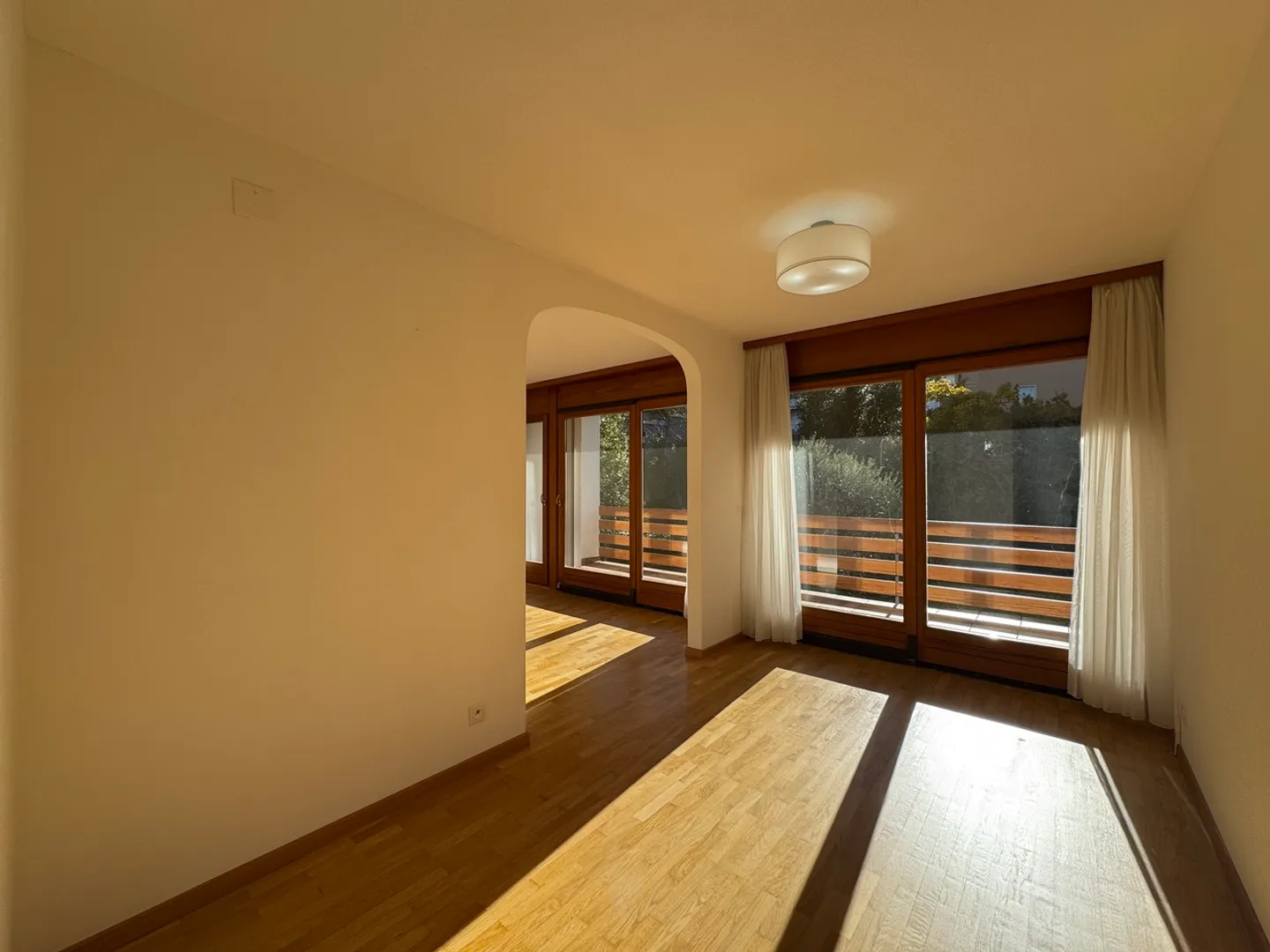 SCHÖNE DOPPELHAUSHÄLFTE 5.5 ZIMMER - Foto 6 von 16